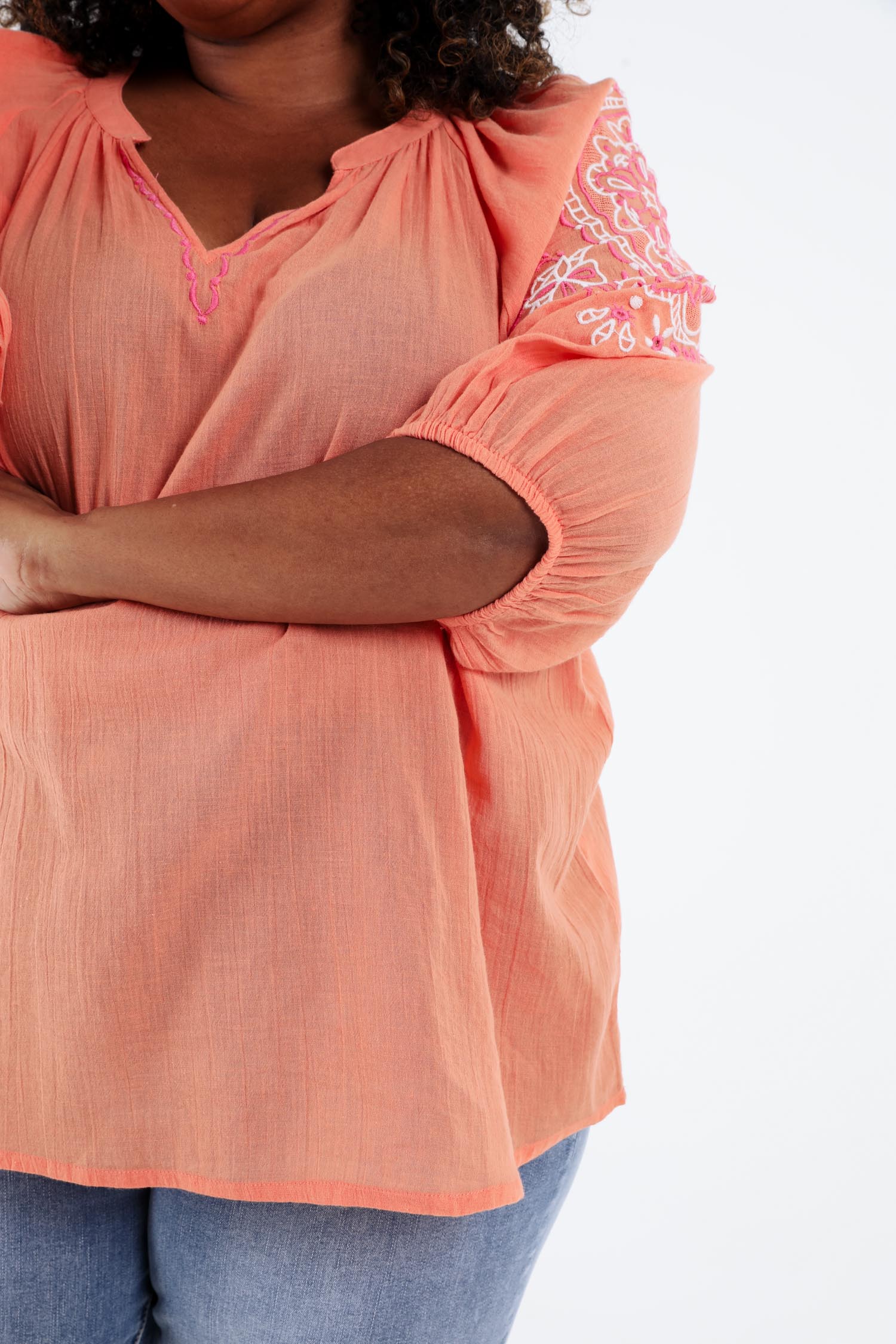 Blouse en conton unie avec broderies - Image 4