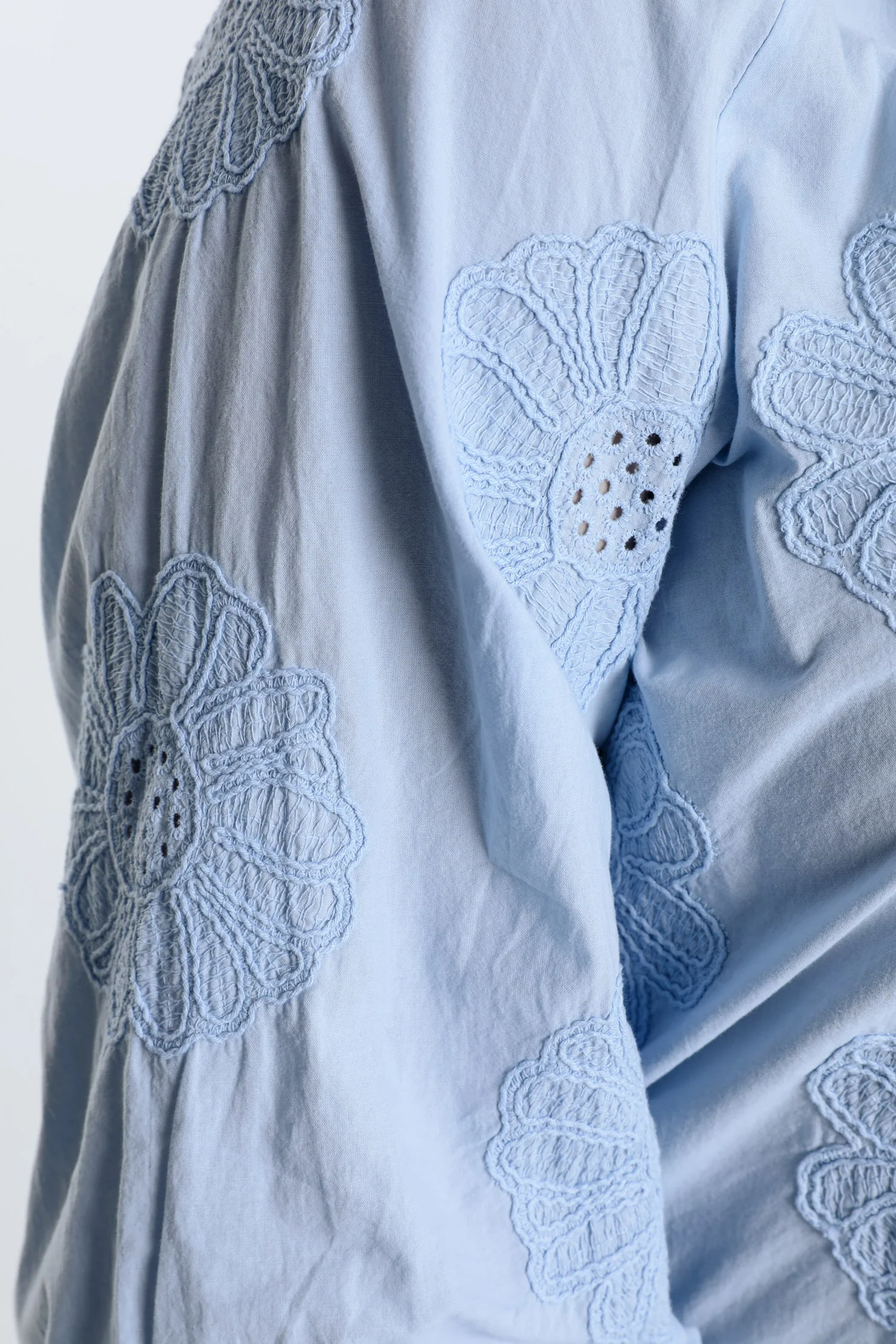 Blouse en coton unie avec fleurs brodées - Image 16