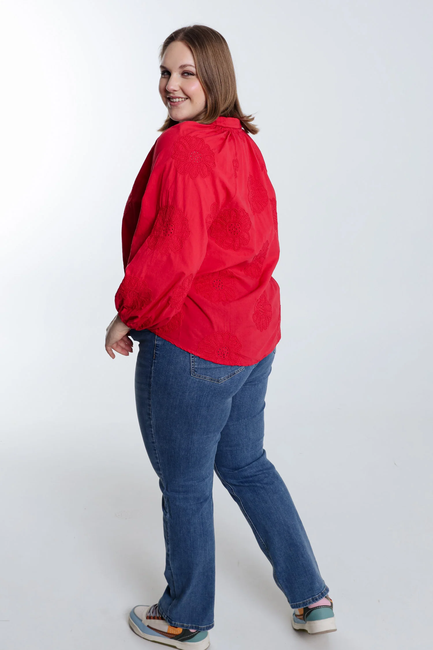 Blouse en coton unie avec fleurs brodées - Image 24