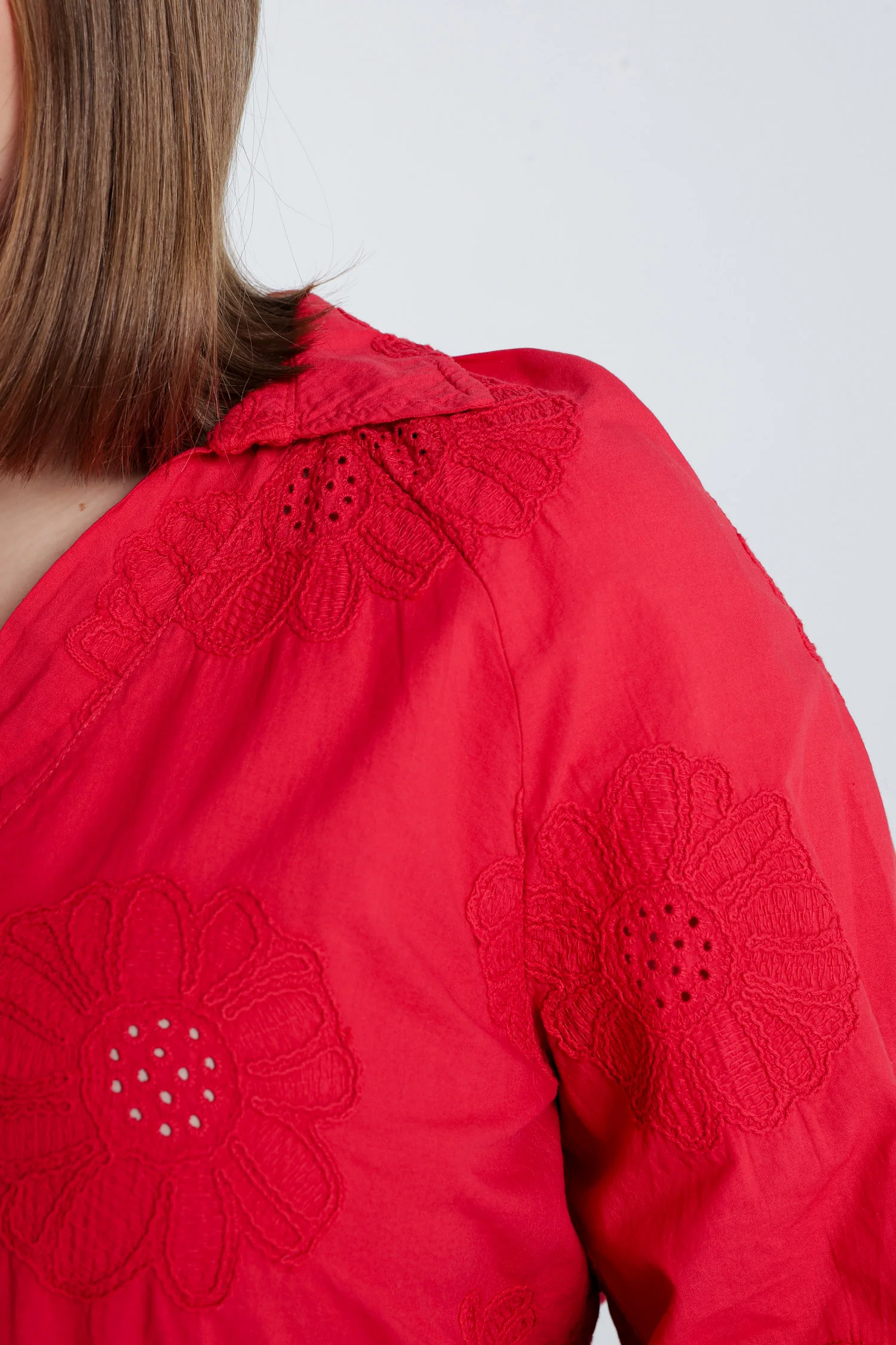 Blouse en coton unie avec fleurs brodées - Image 25