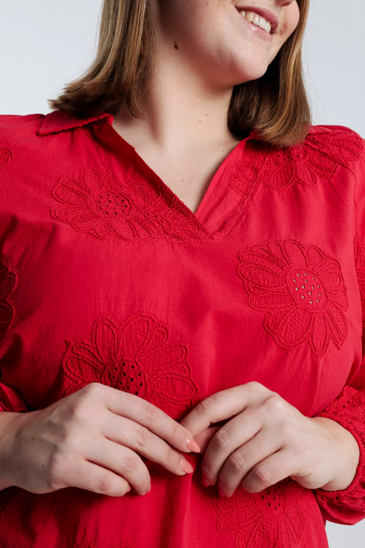 Blouse en coton unie avec fleurs brodées - Image 27