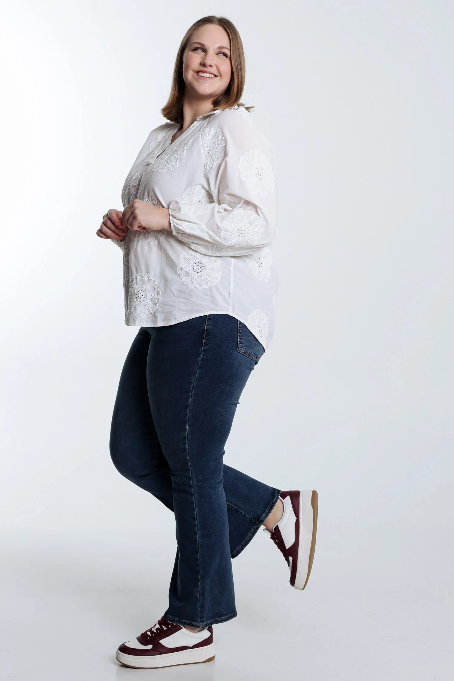 Blouse en coton unie avec fleurs brodées - Image 8
