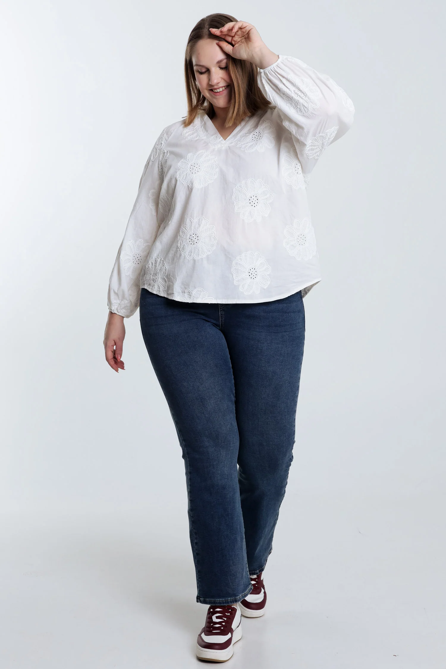 Blouse en coton unie avec fleurs brodées - Image 9