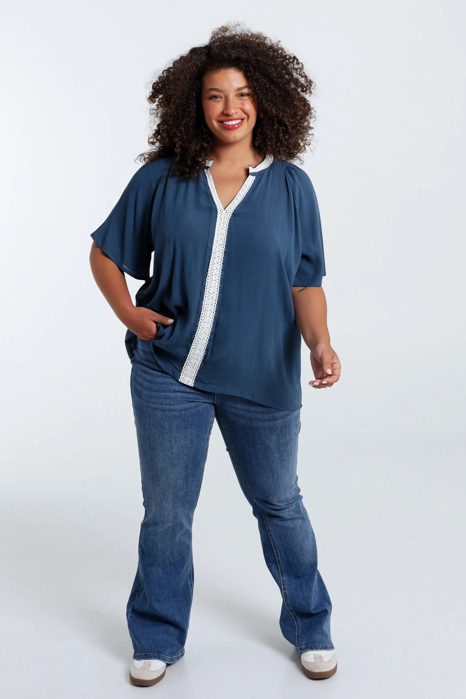 Blouse en viscose unie et macramé - Image 7