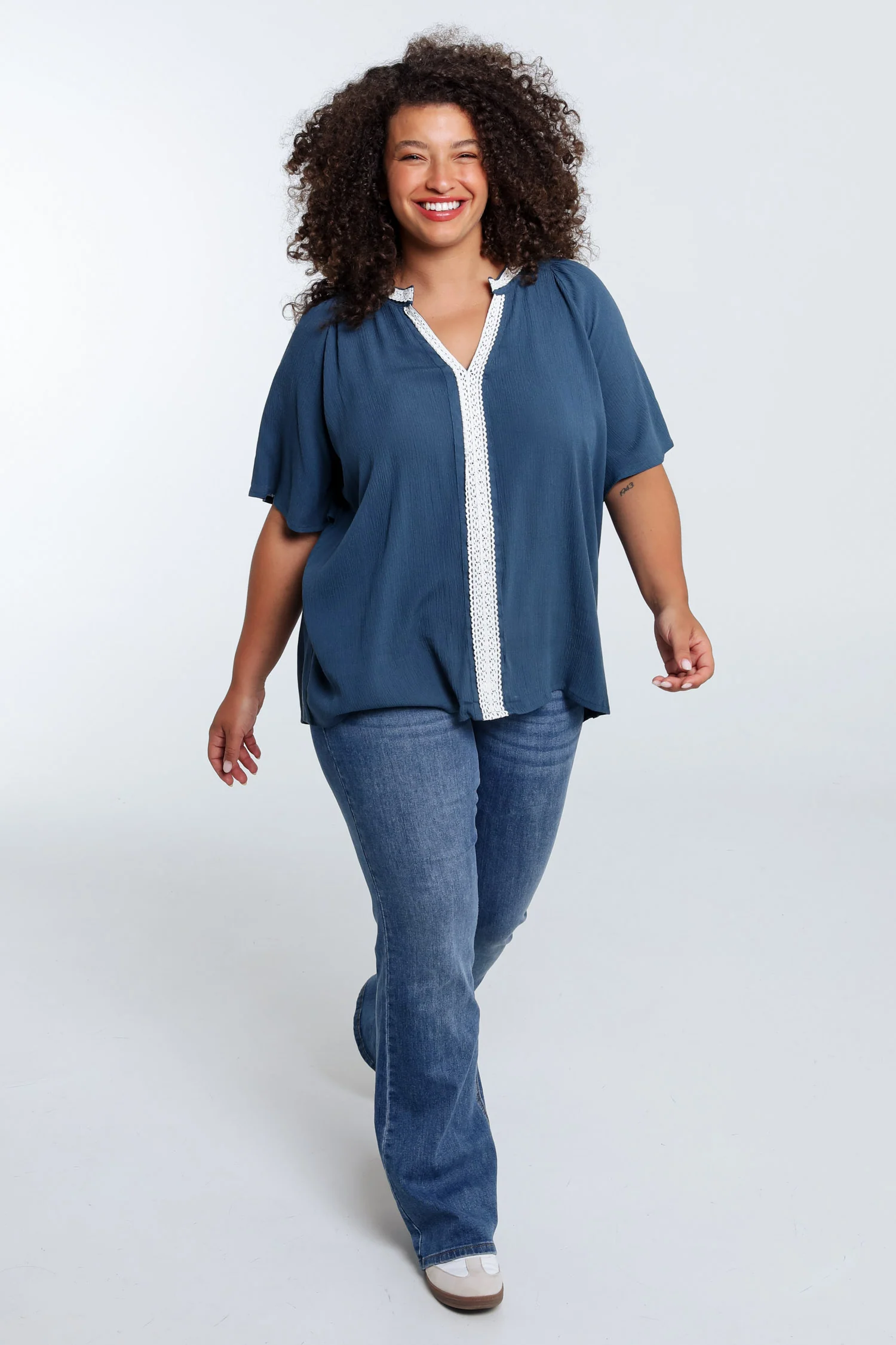 Blouse en viscose unie et macramé - Image 9