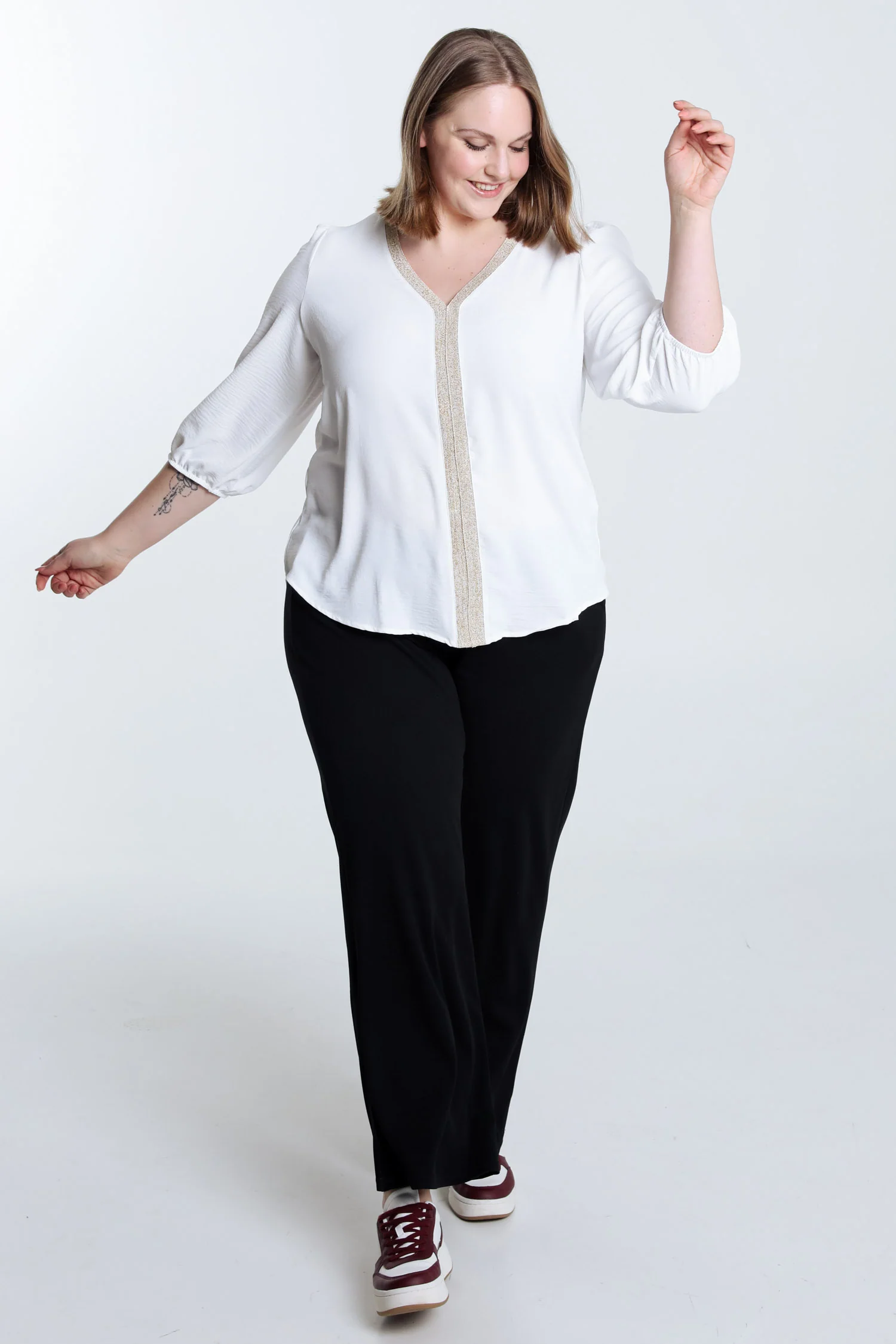 Blouse unie avec bande dorée - Image 9