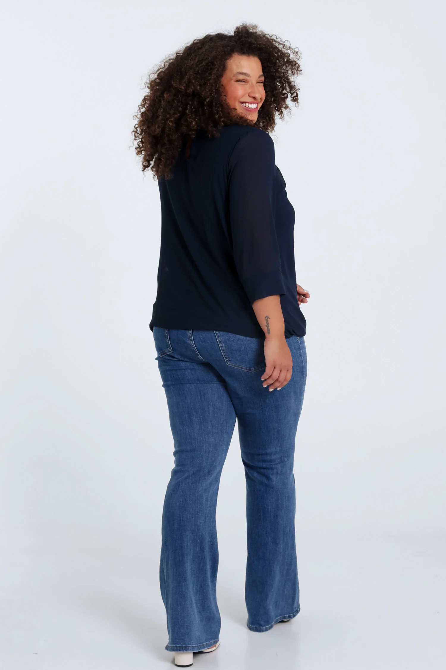 Blouse unie avec bijoux - Image 13