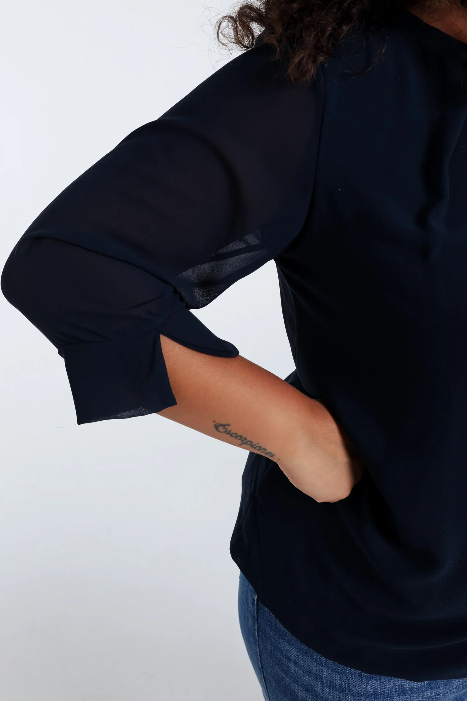 Blouse unie avec bijoux - Image 16