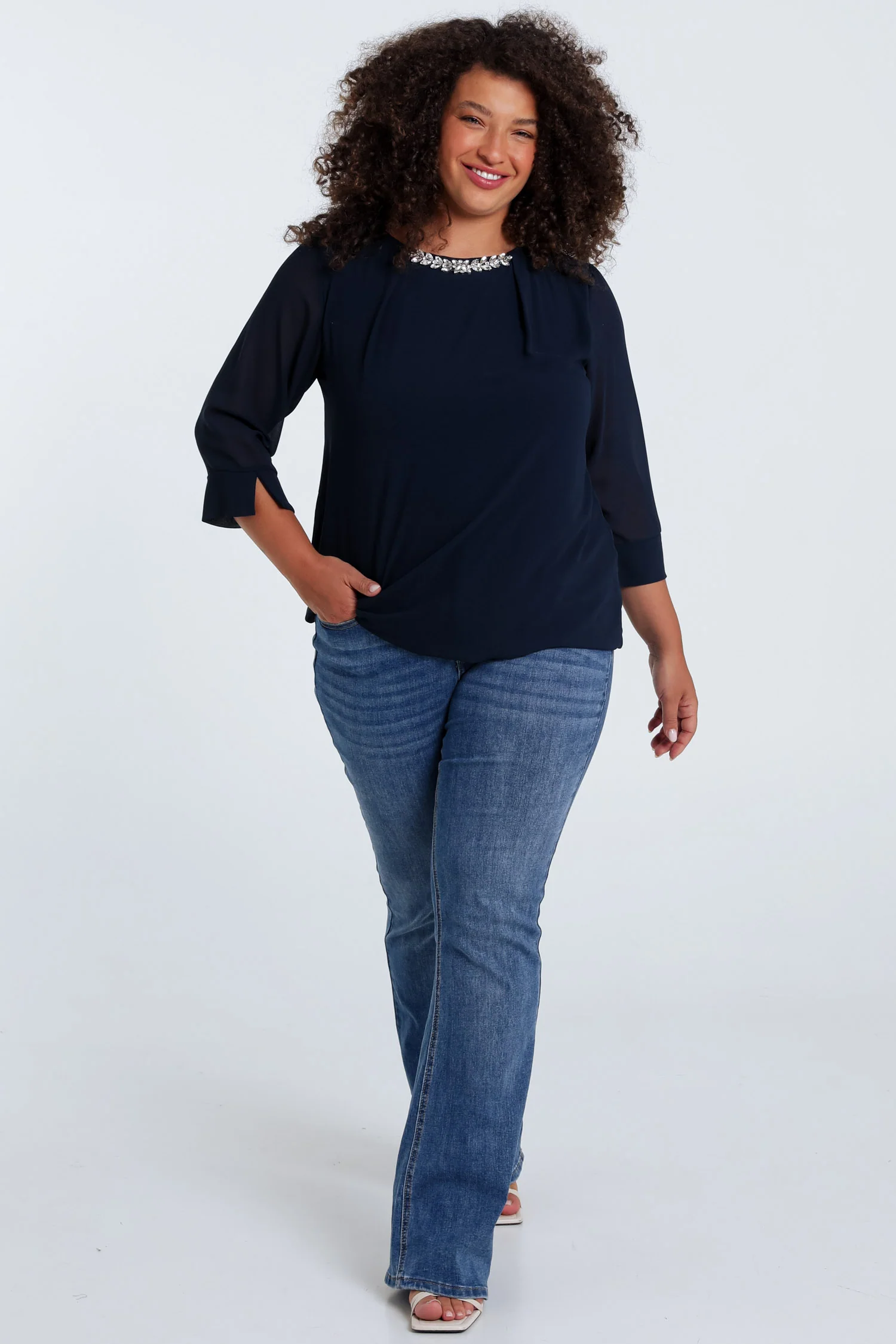 Blouse unie avec bijoux - Image 18