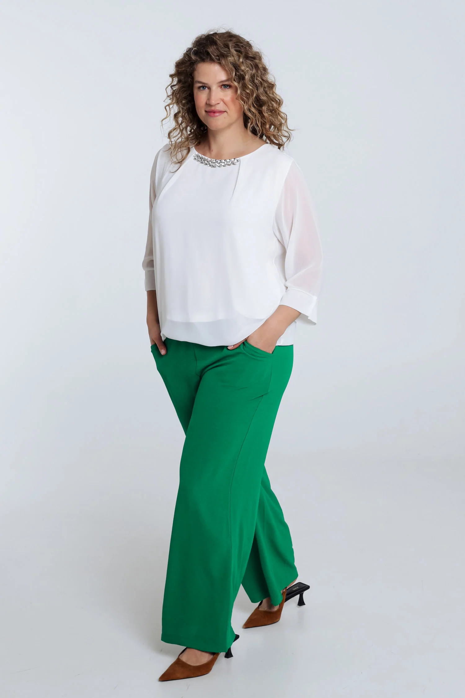 Blouse unie avec bijoux - Image 8