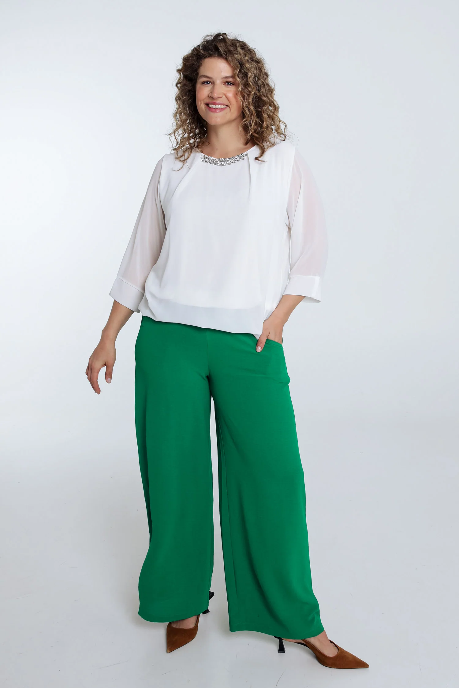 Blouse unie avec bijoux - Image 9