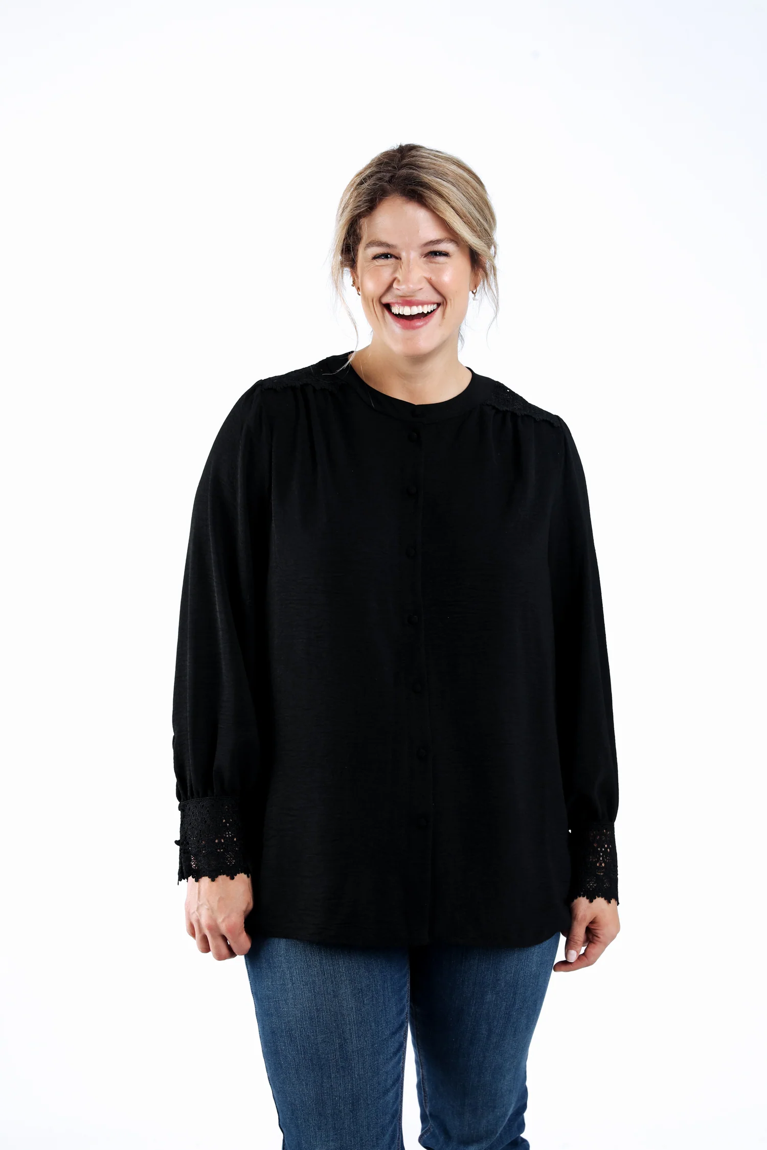 Blouse unie avec dentelle
