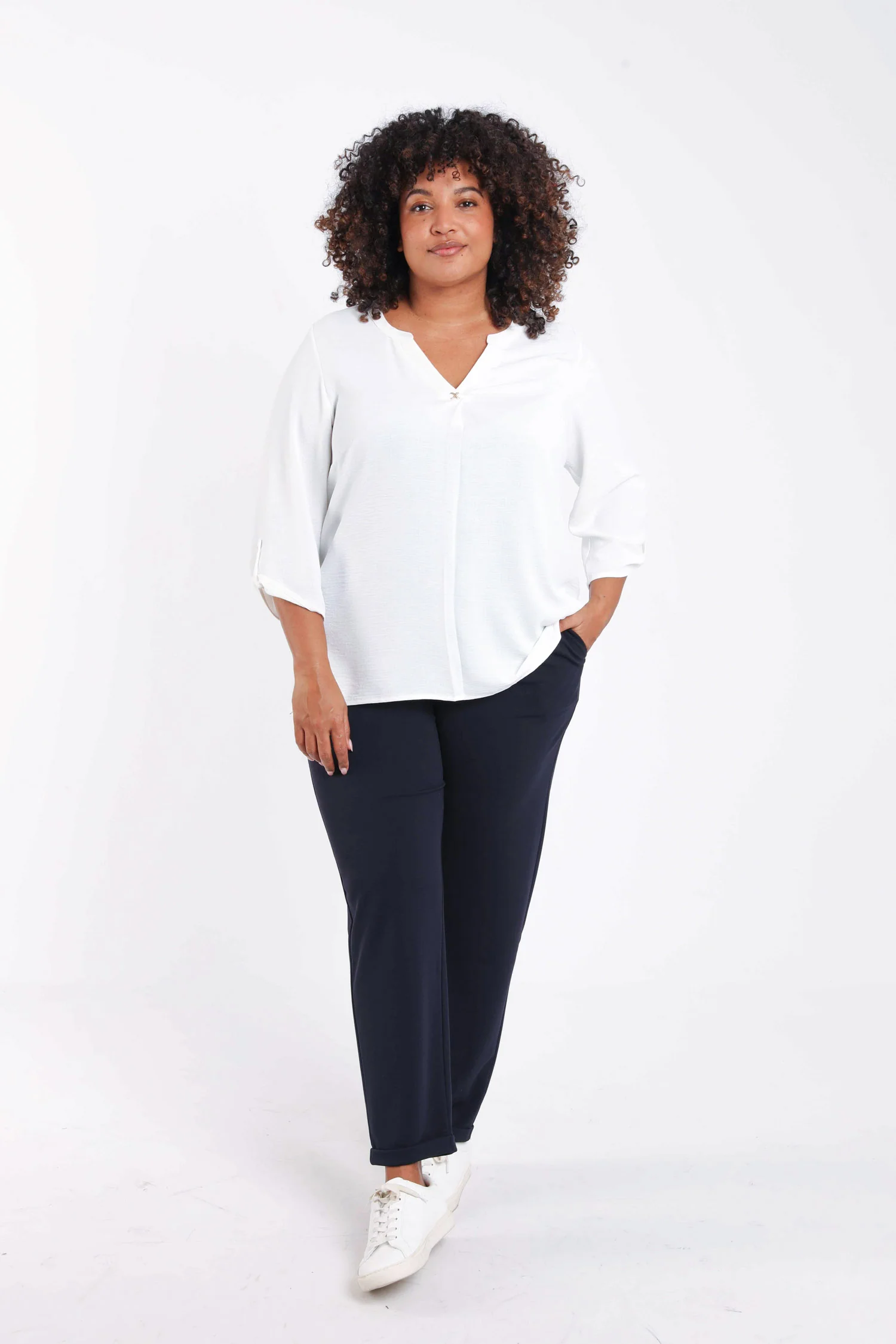 Blouse unie détail bijoux - Image 8