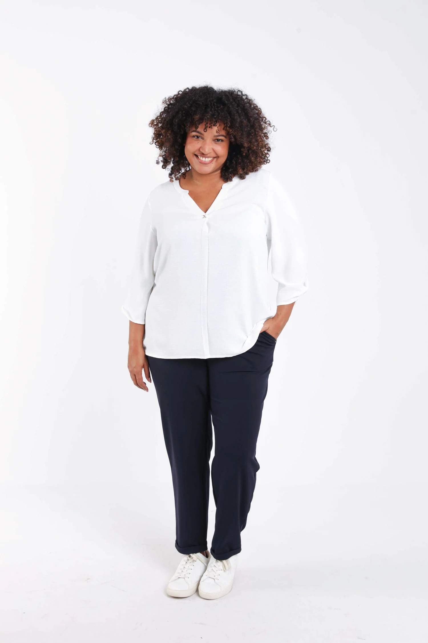 Blouse unie détail bijoux - Image 9