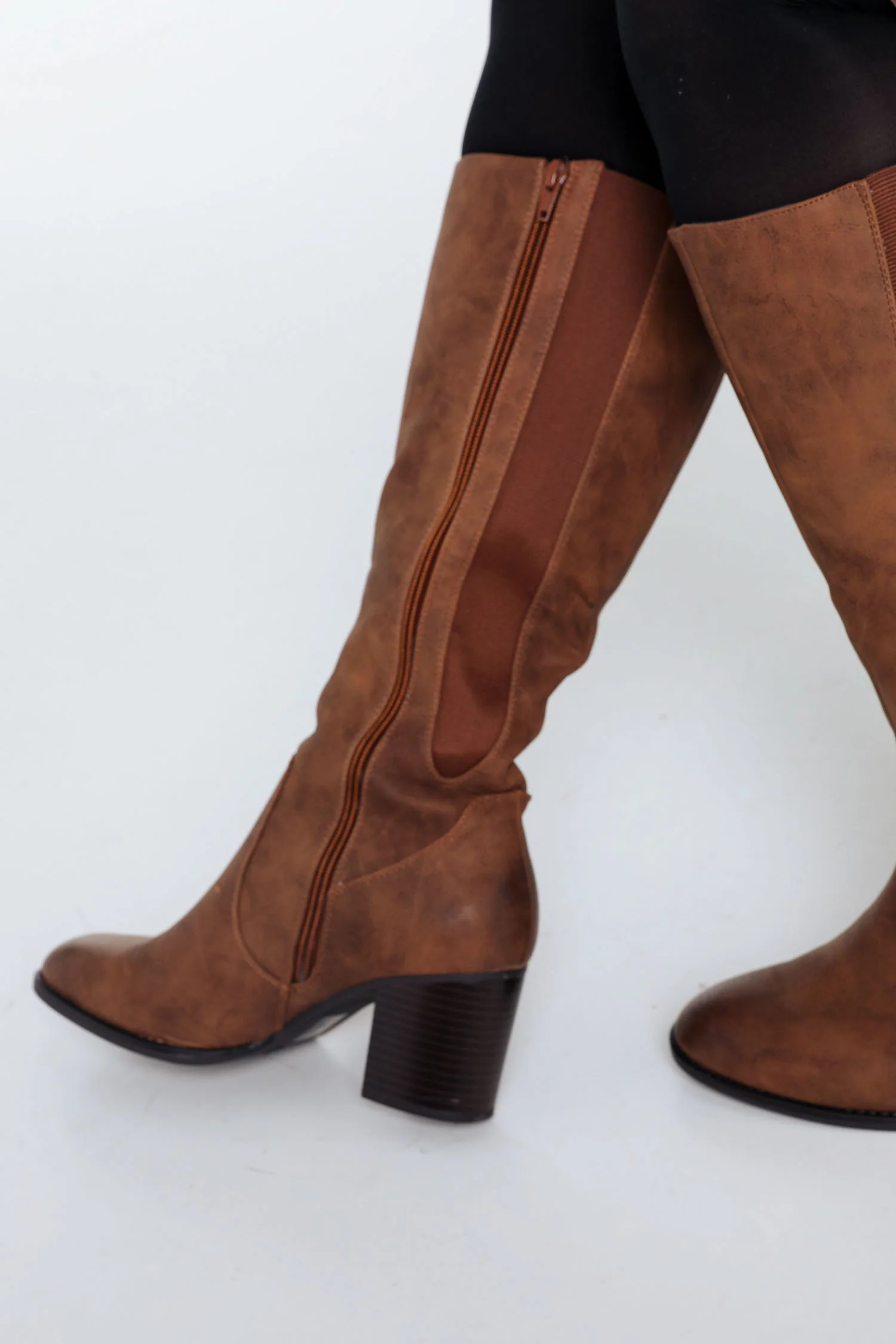 Bottes classiques à talons - Image 4