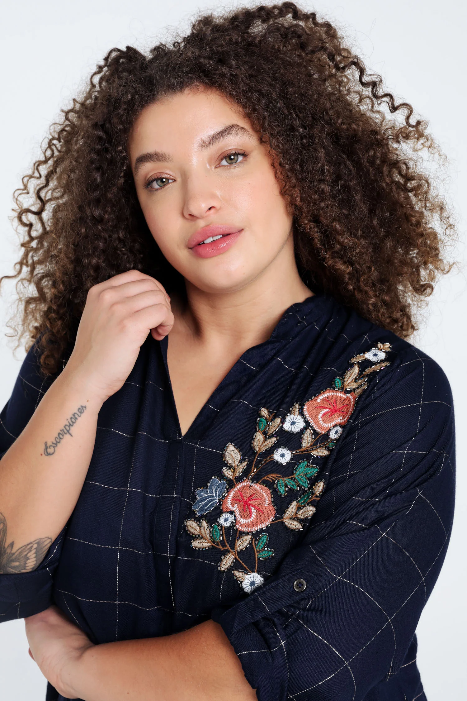 Chemise à carreaux brodée en viscose - Image 3