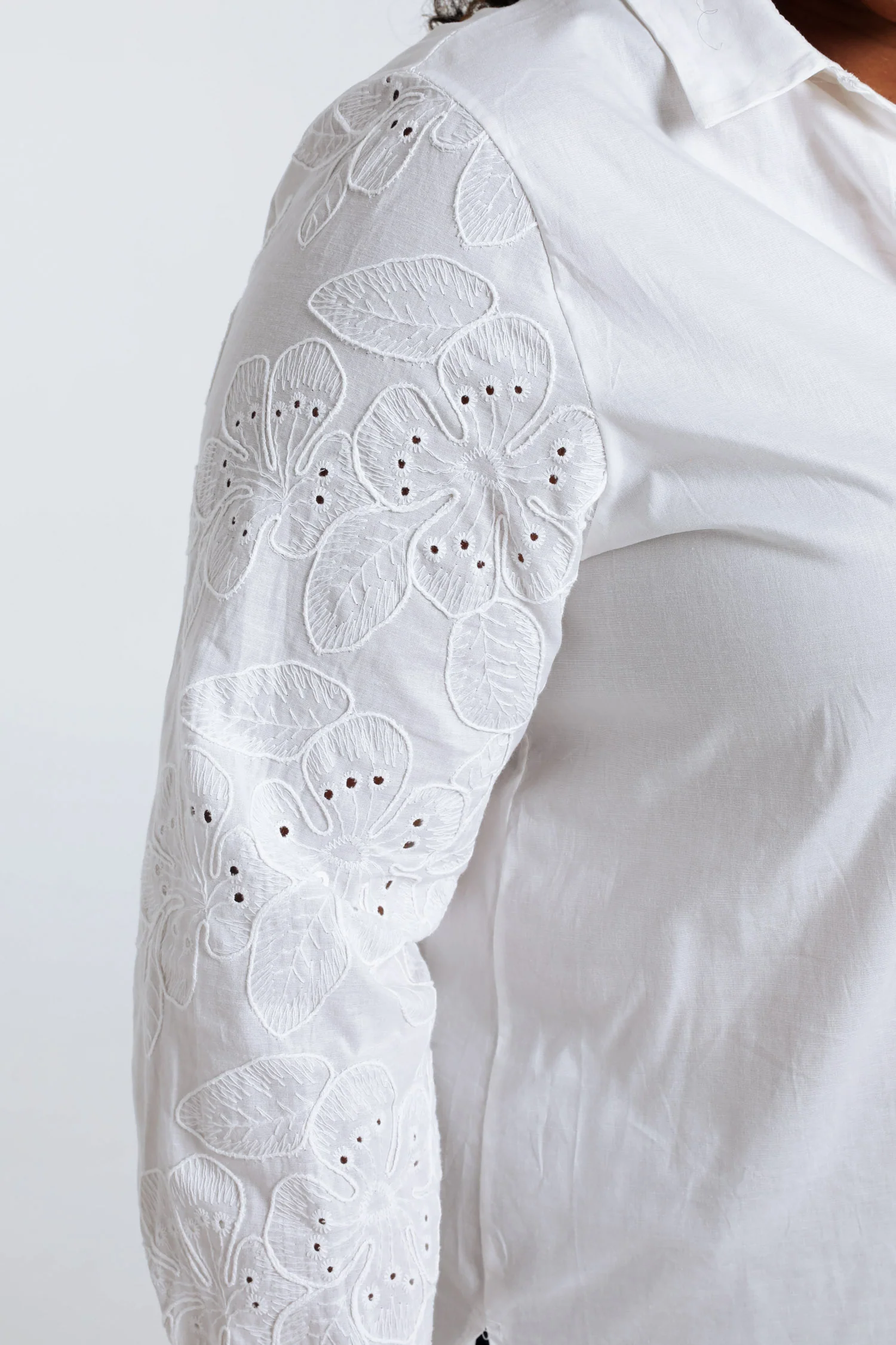 Chemise en coton avec manches brodées - Image 4