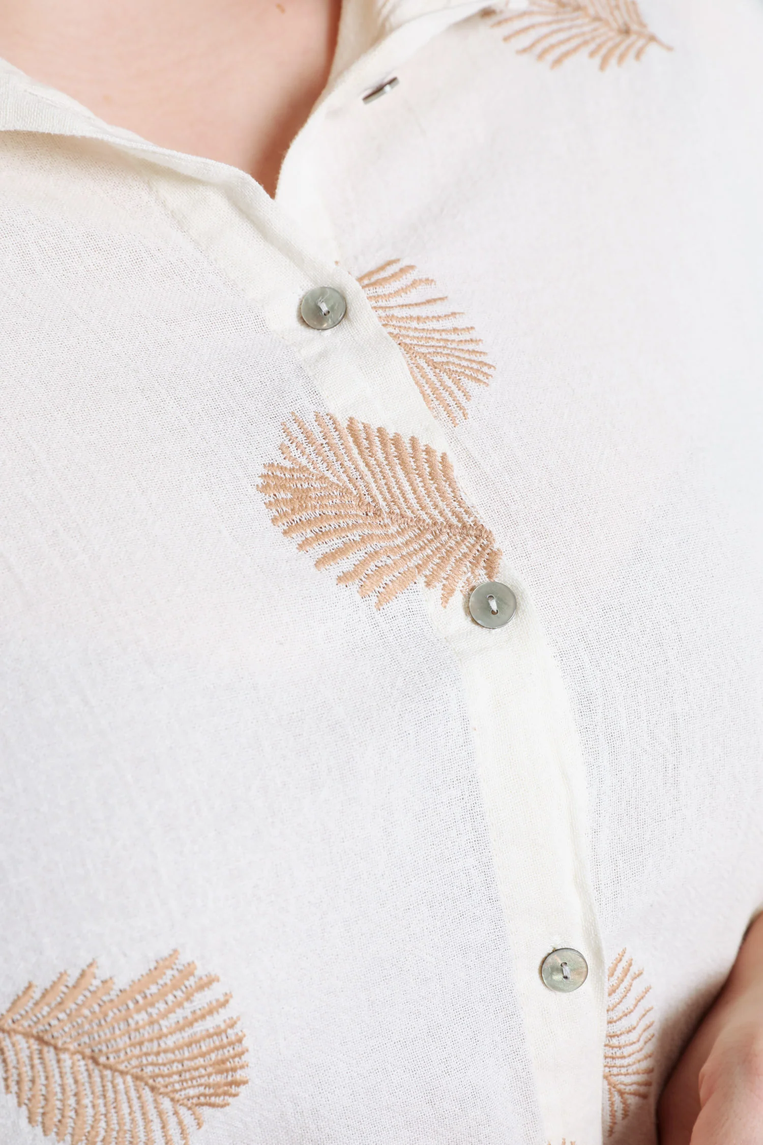 Chemise en coton unie avec feuilles brodées - Image 28