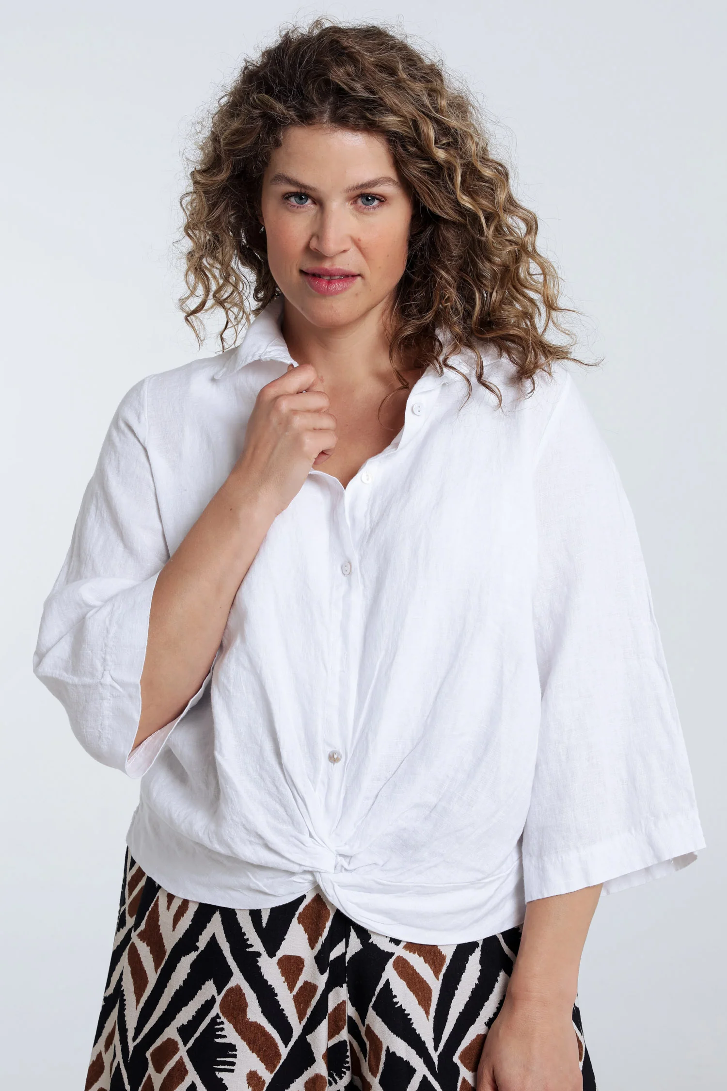 Chemise en lin unie avec noeud