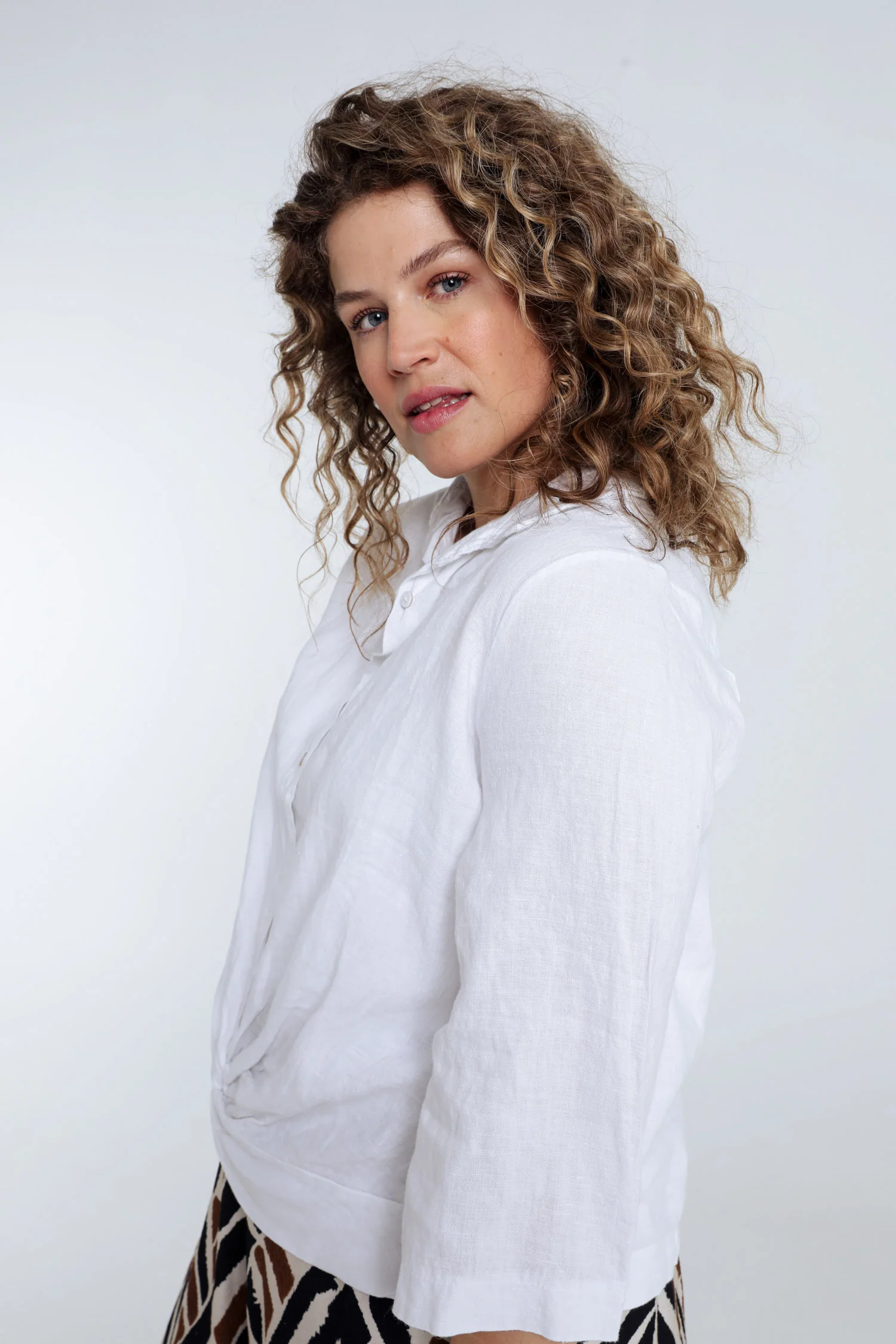 Chemise en lin unie avec noeud - Image 6