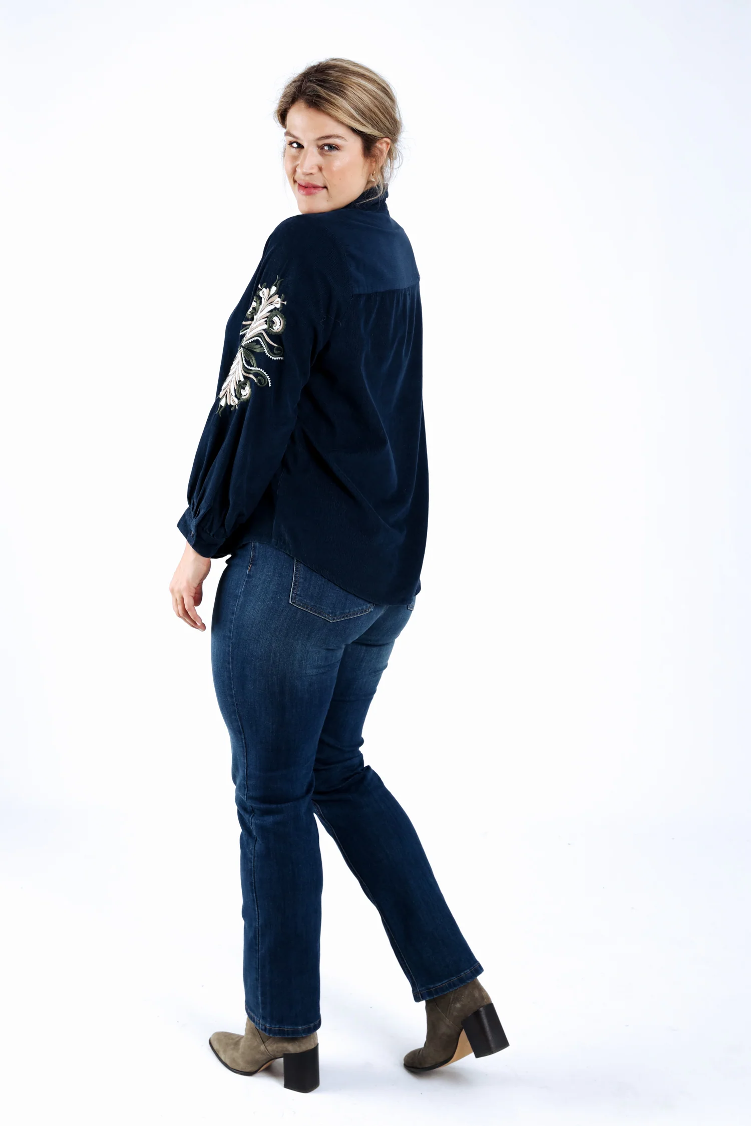 Chemise en velours avec broderies - Image 2