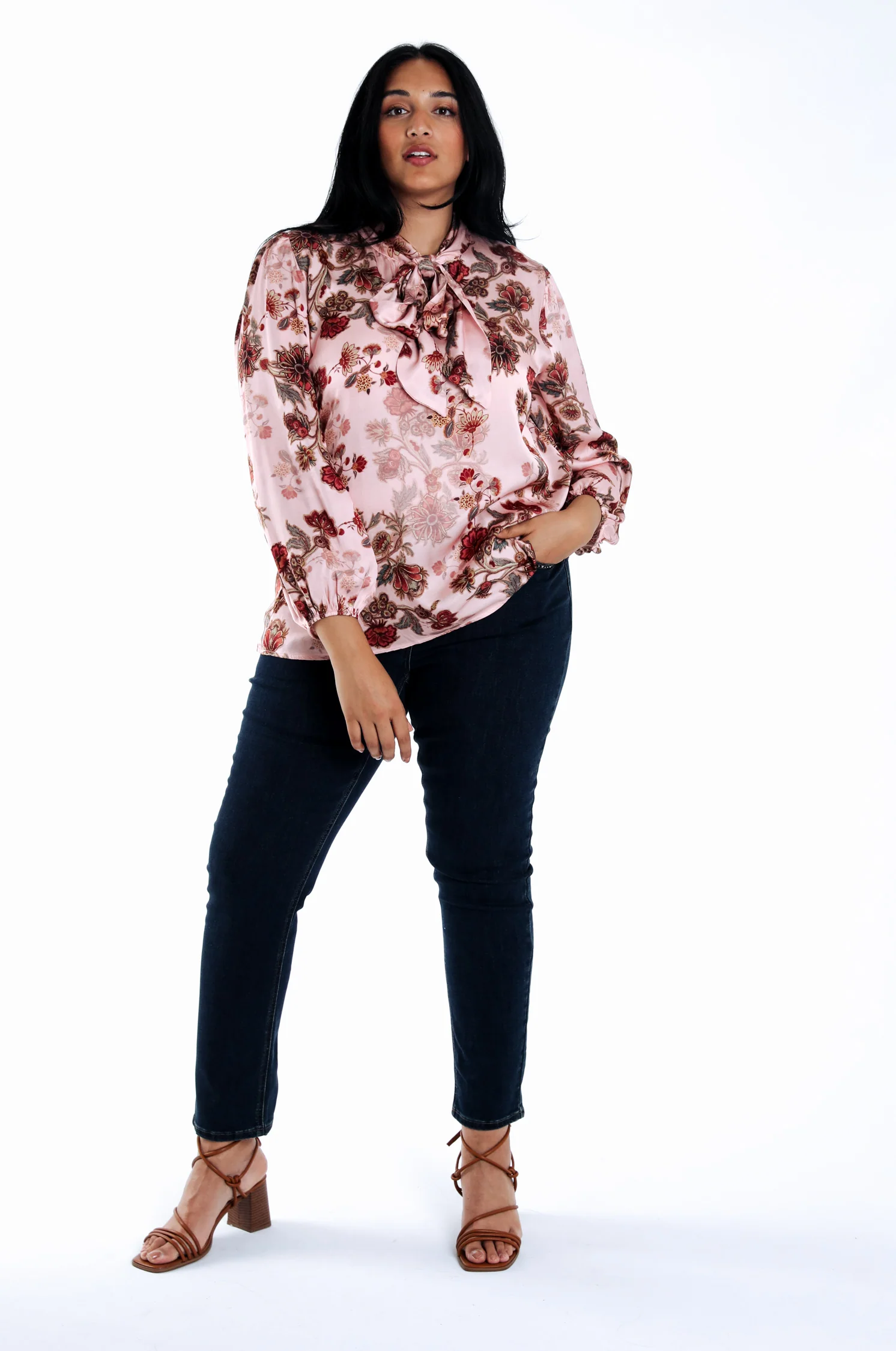 Chemise en viscose avec lavalière imprimé fleurs - Image 6