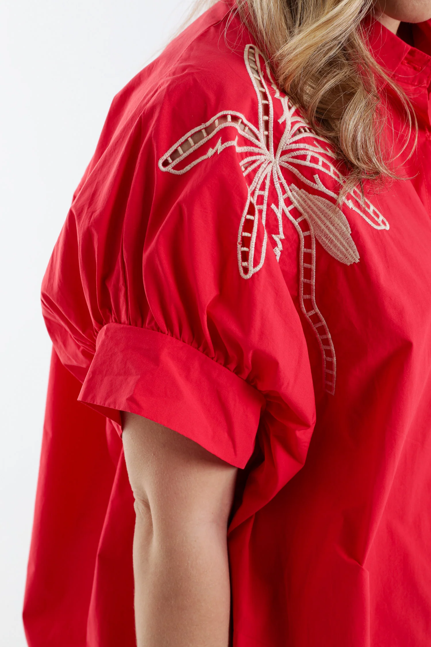 Chemise oversize en coton unie avec broderies - Image 6