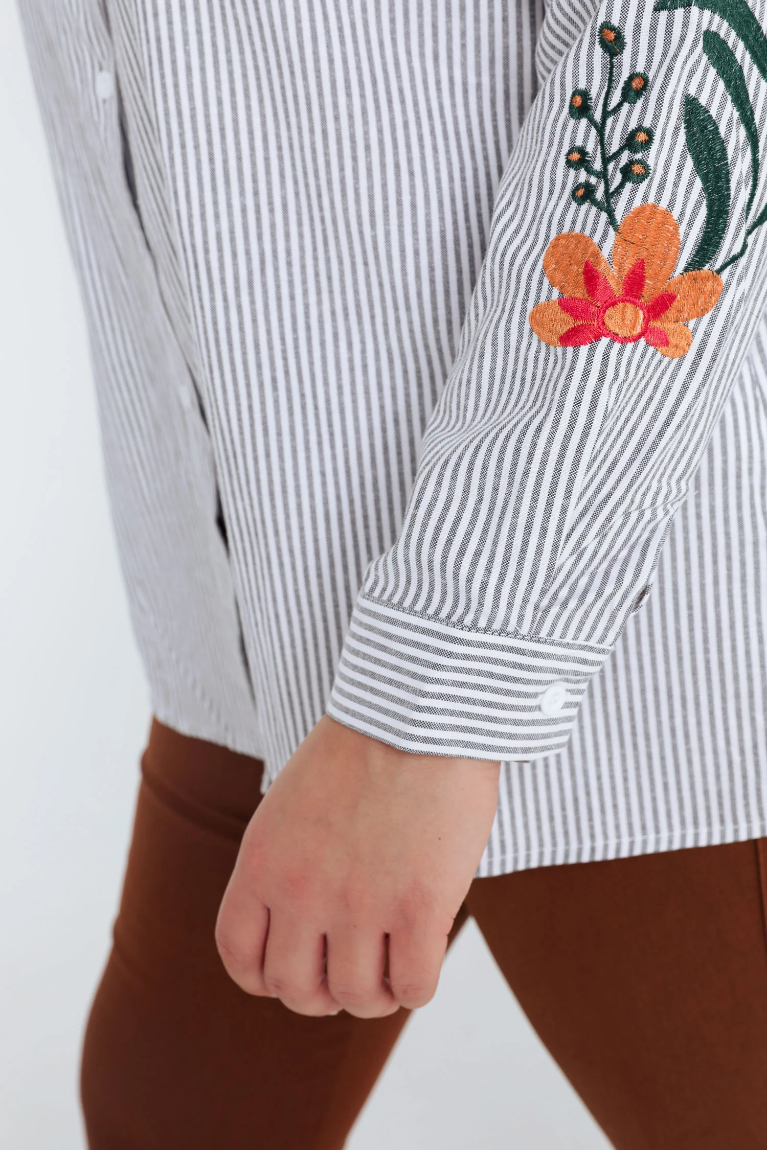Chemise rayée avec manches brodées - Image 5