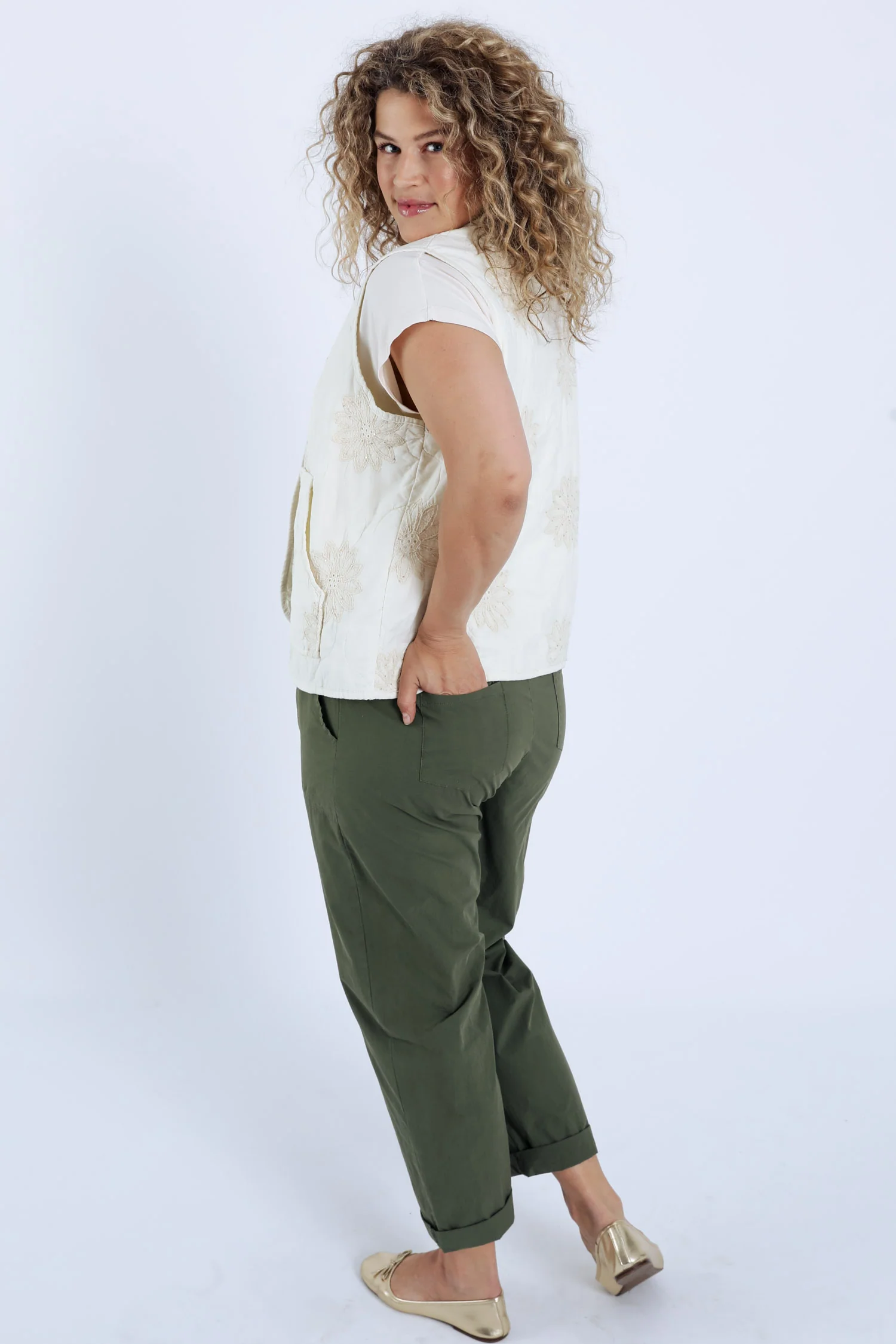 Gilet matelassé avec broderies florales - Image 2