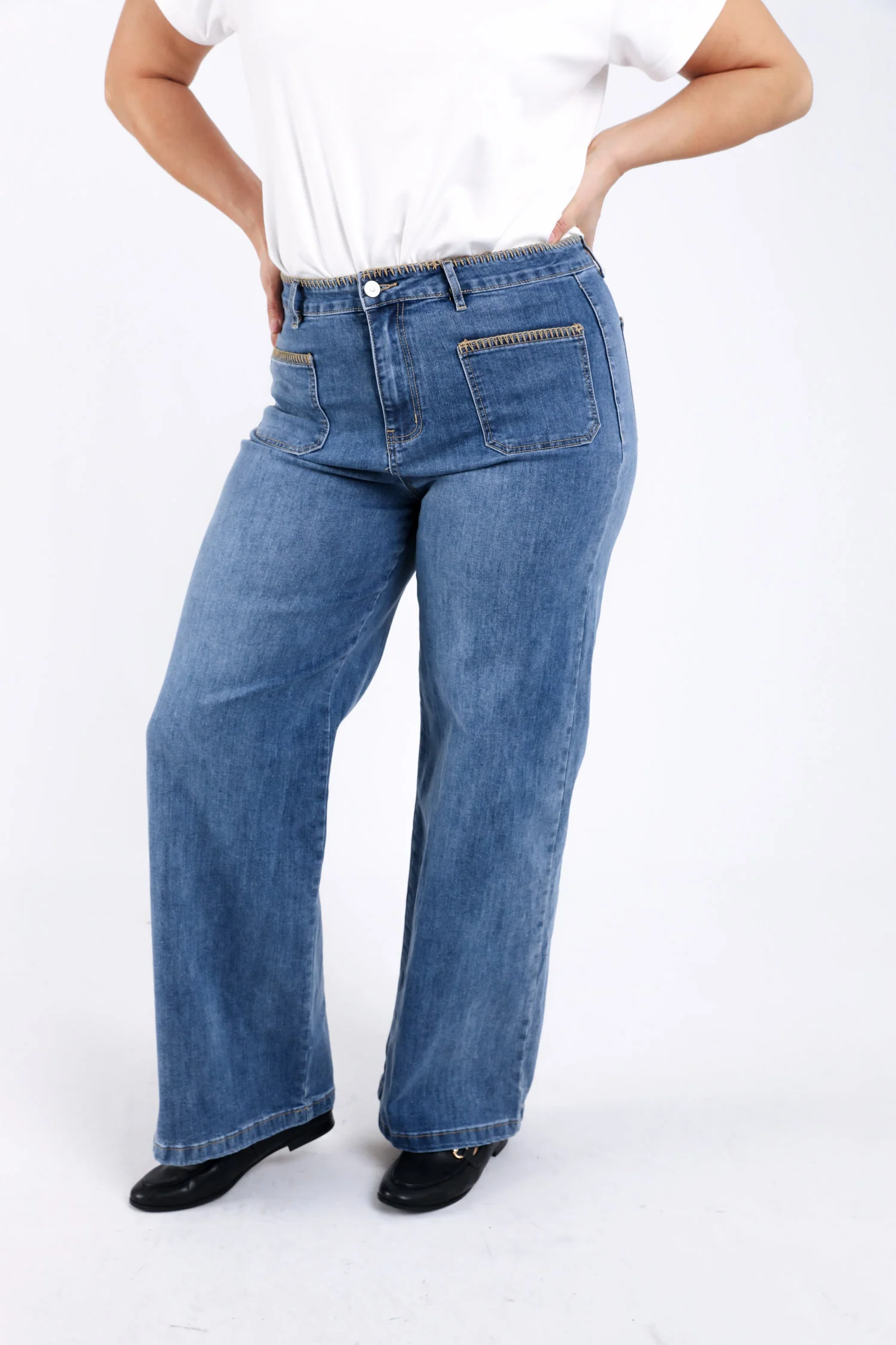 Jeans Elodie avec poches et détail broderie - Image 4