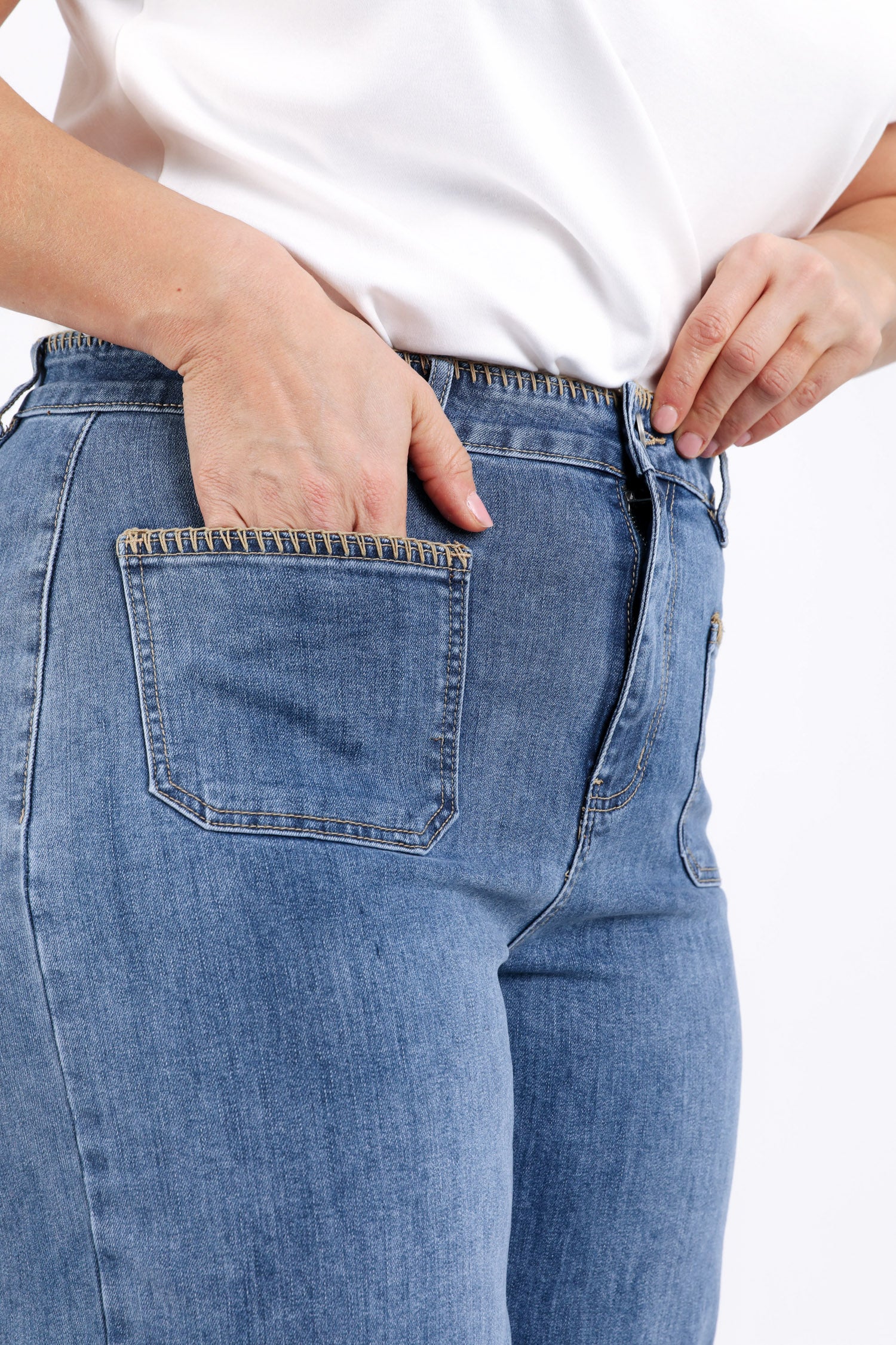 Jeans Elodie avec poches et détail broderie - Image 5