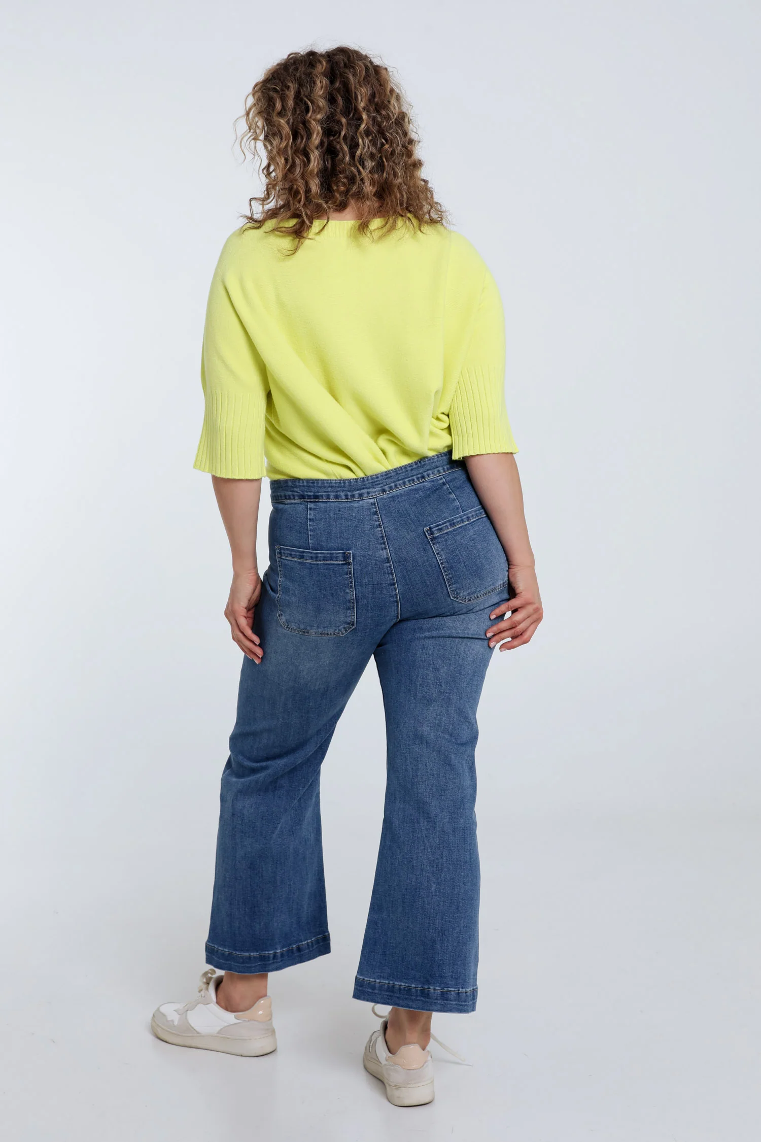 Jeans large avec 6 boutons - Image 2