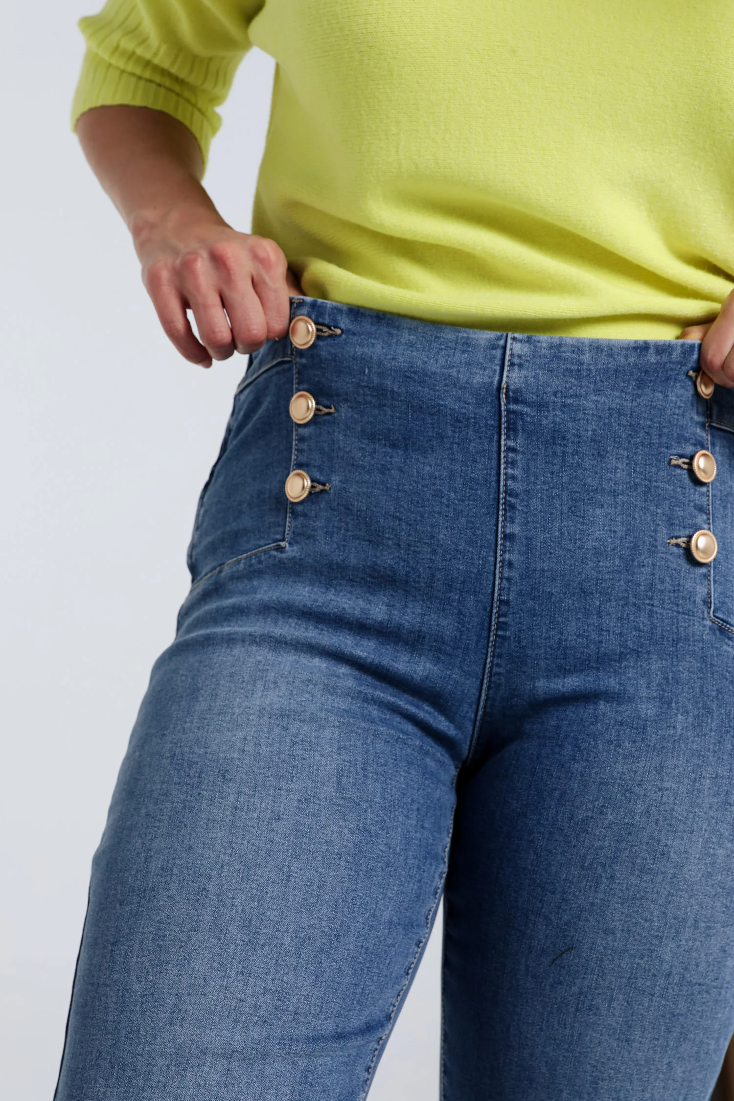 Jeans large avec 6 boutons - Image 5