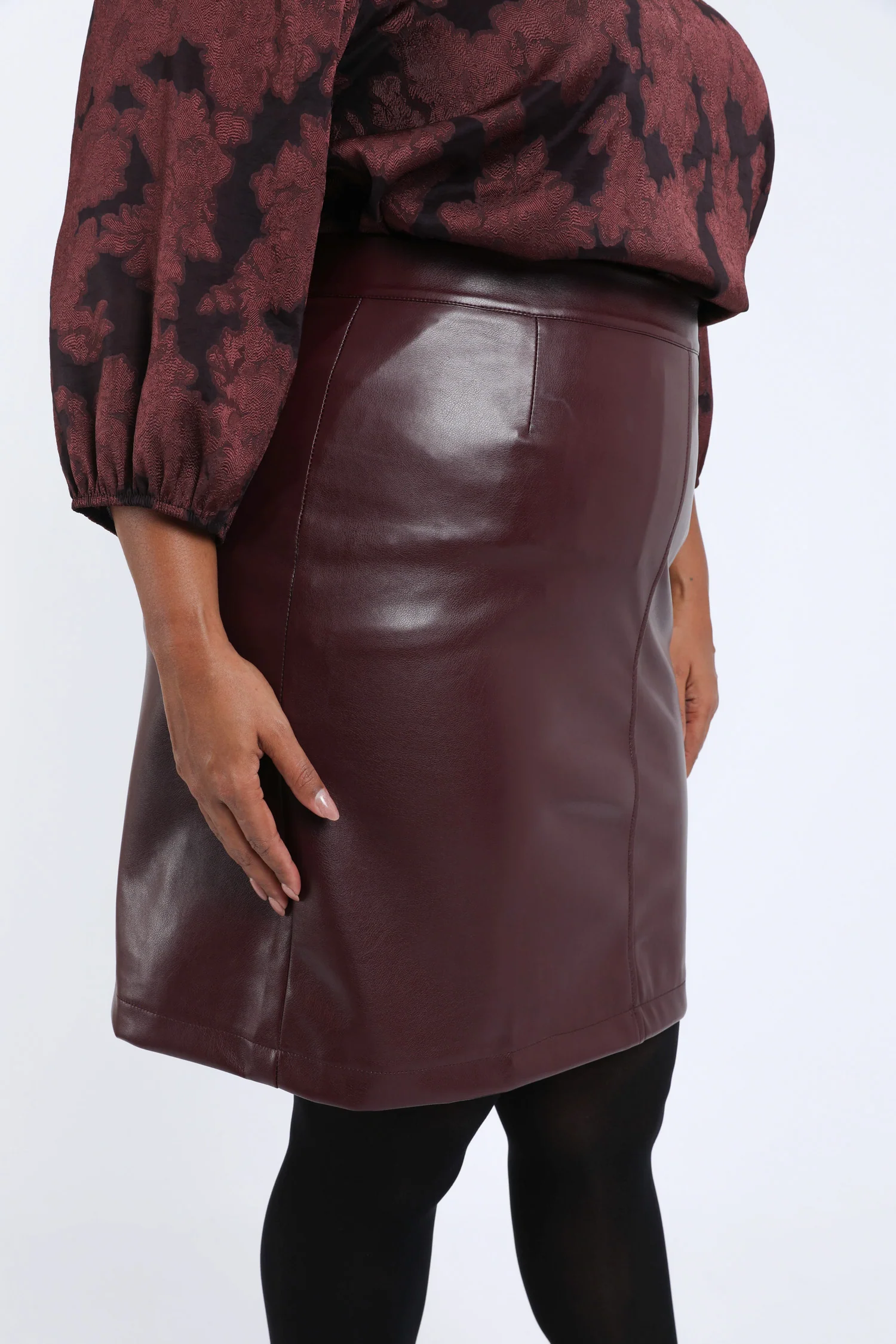 Jupe courte unie en faux cuir - Image 5