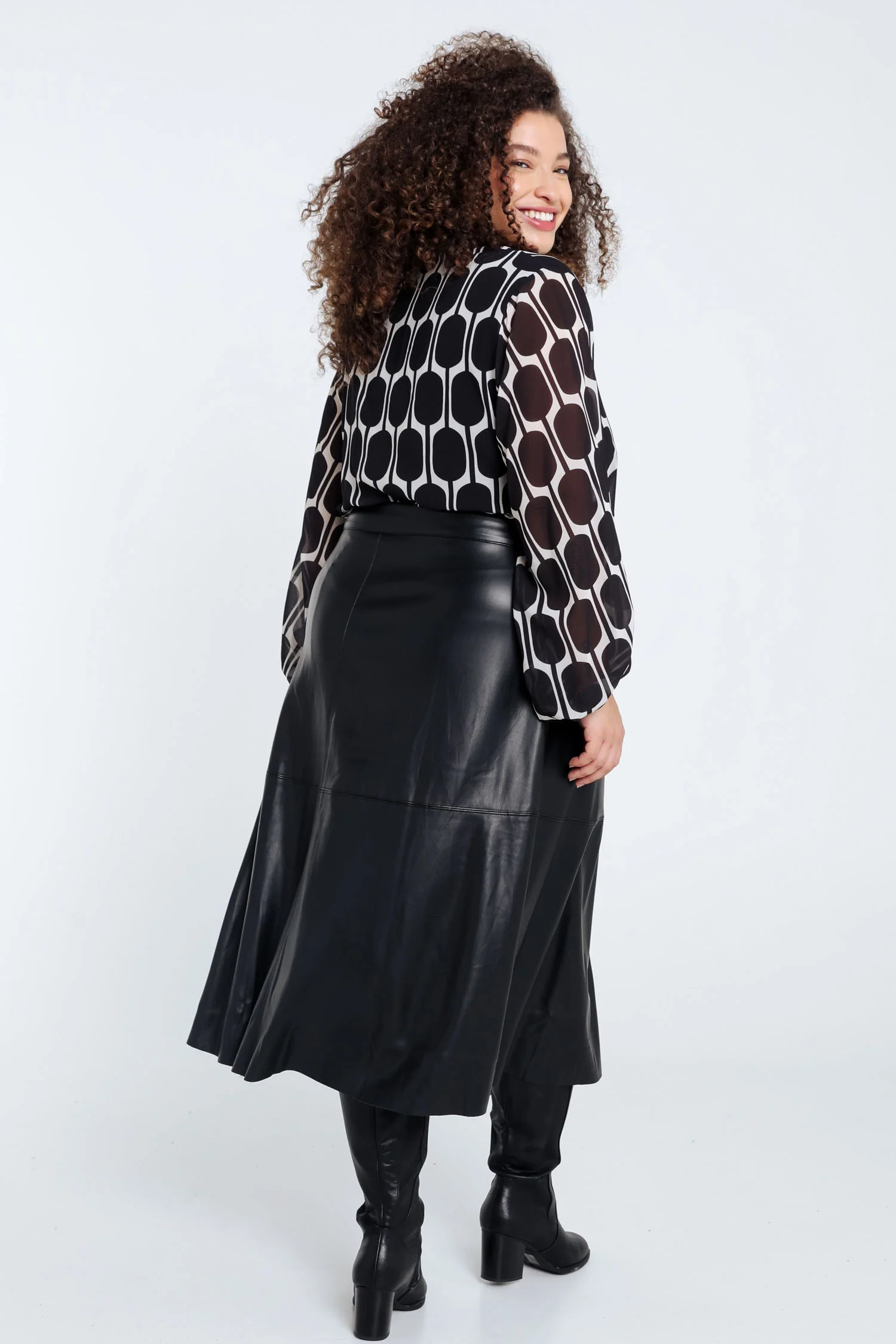 Jupe mi-longue unie en faux cuir - Image 2