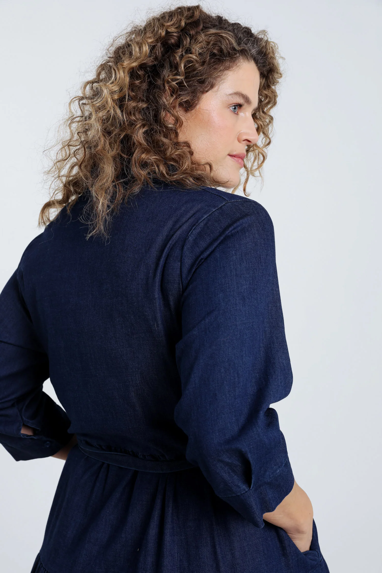 Longue robe à volant en jeans - Image 6