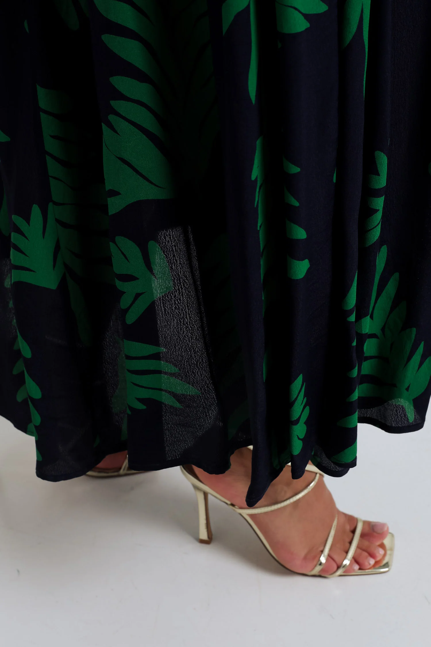 Longue robe en viscose imprimé feuillage - Image 6