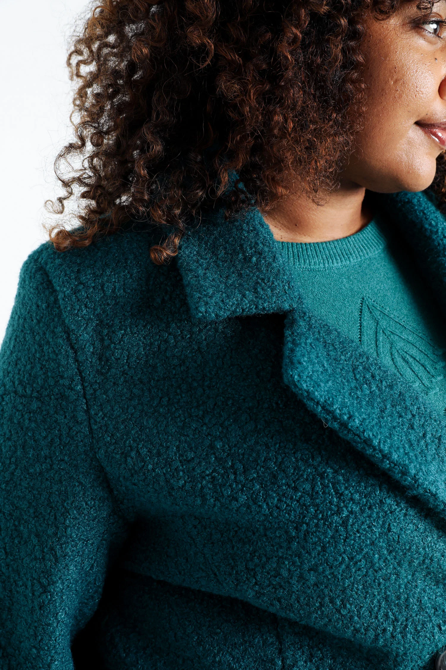 Manteau mi-long uni maille bouclette - Image 6