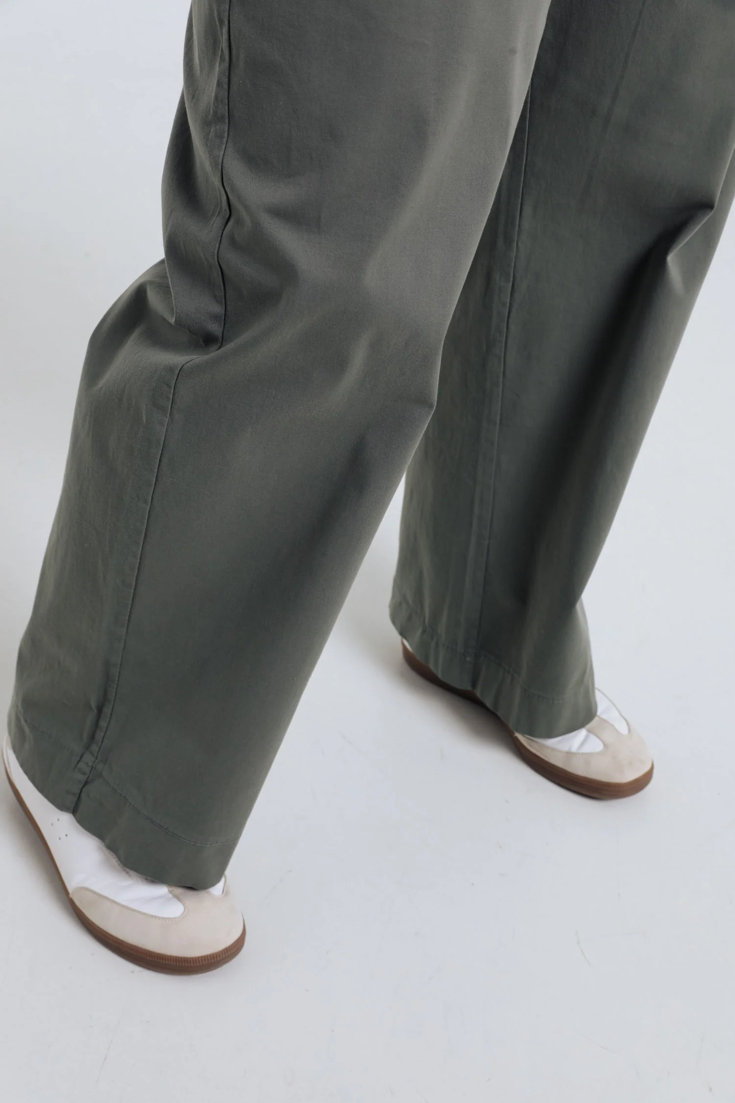 Pantalon chino jambe large uni - Image 17
