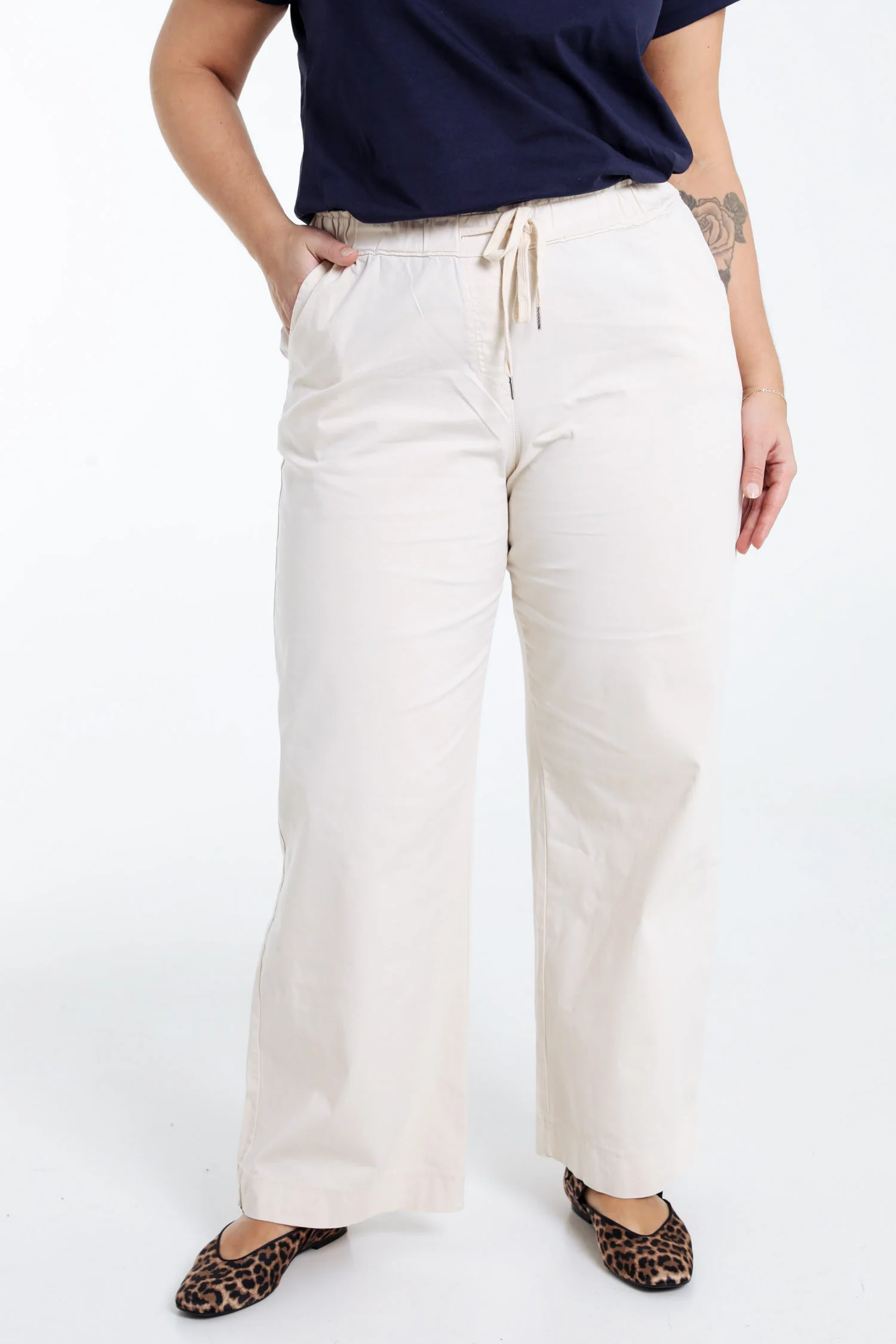 Pantalon chino jambe large uni - Image 23