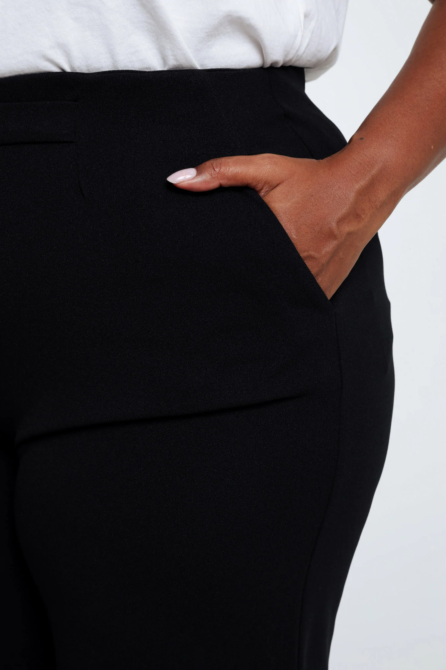 Pantalon droit avec boucle dorée - Image 5