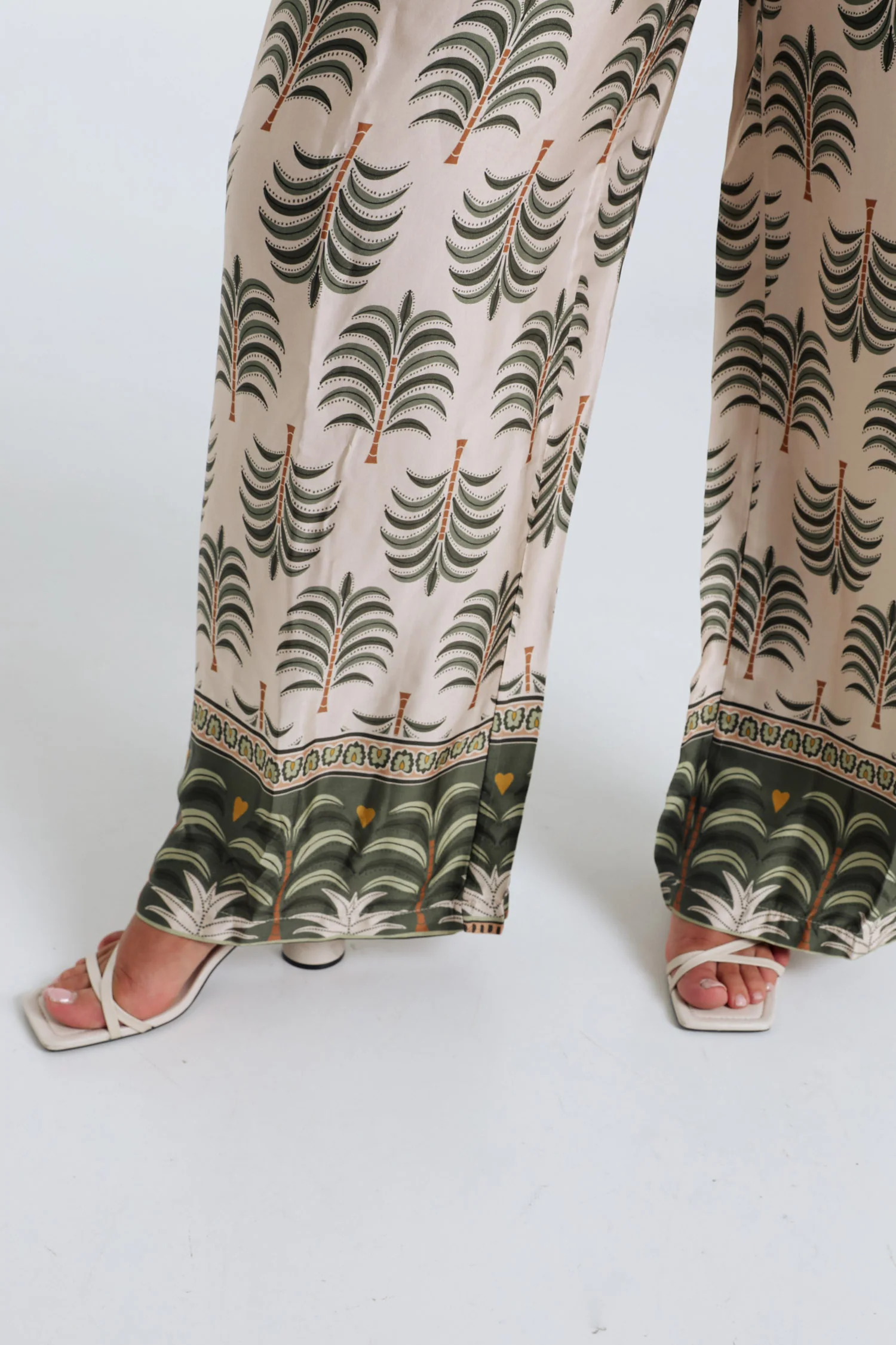 Pantalon effet satin imprimé palmier - Image 5