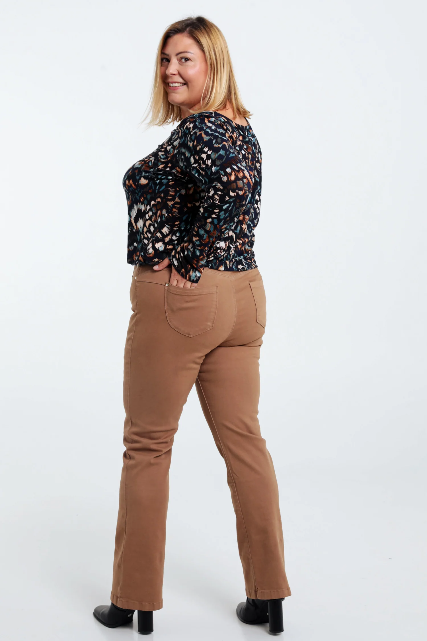 Pantalon flare brodé en coton - Image 13
