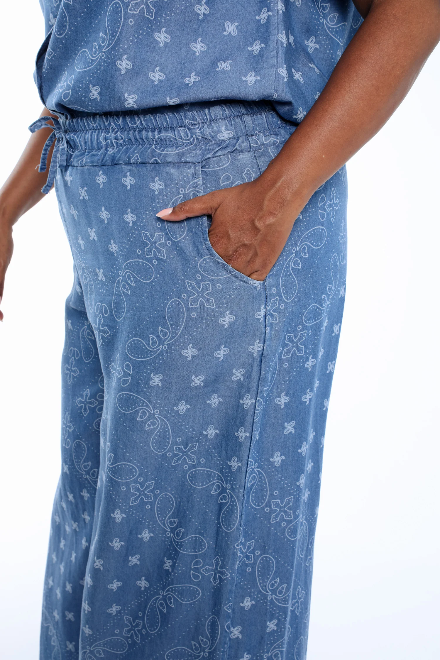 Pantalon large en lyocel imprimé bandana - Image 5