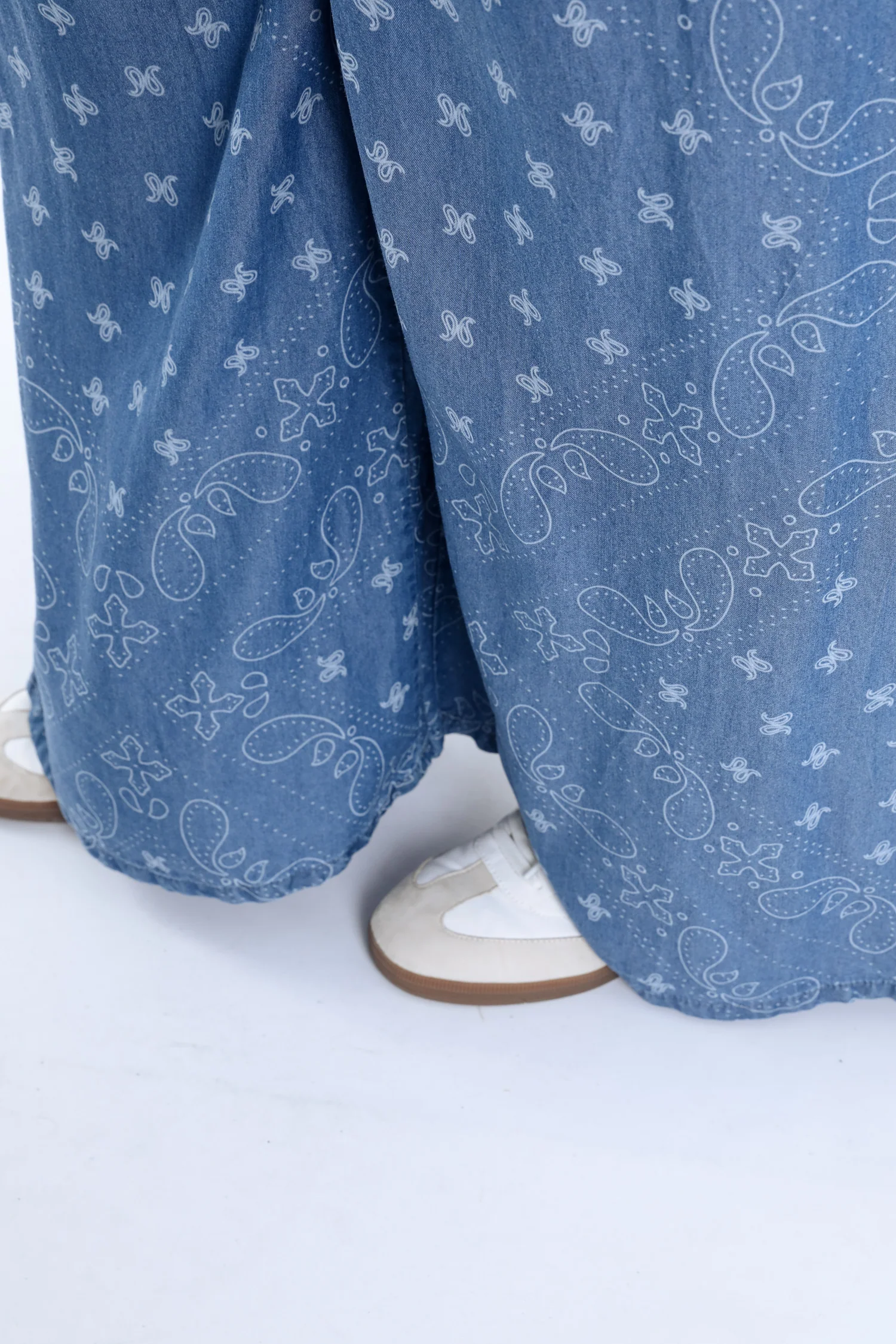 Pantalon large en lyocel imprimé bandana - Image 6