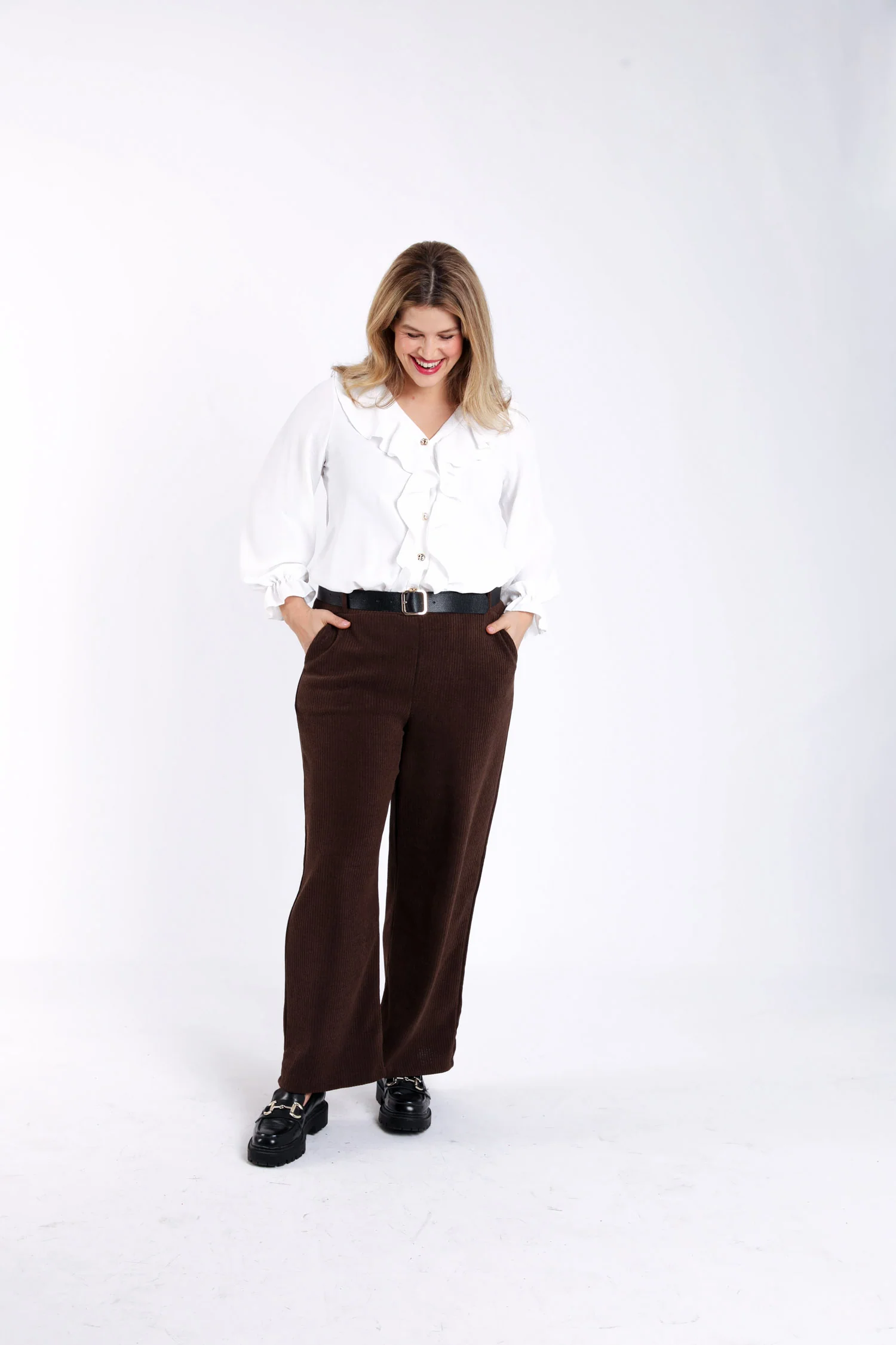 Pantalon large en velours côtelé avec ceinture - Image 7