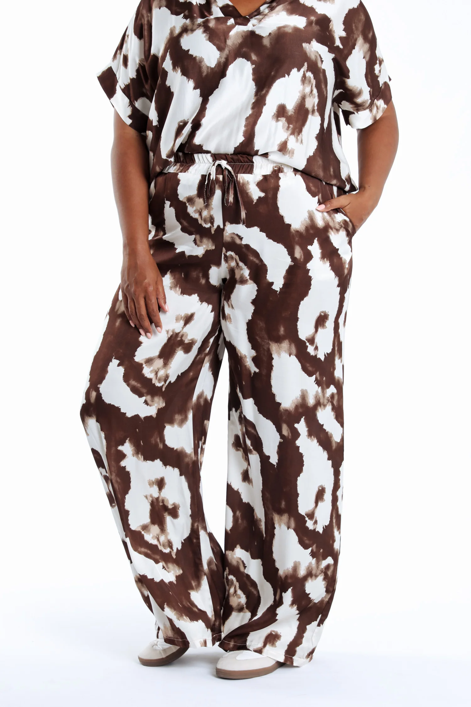 Pantalon large en viscose effet satin imprimé animal