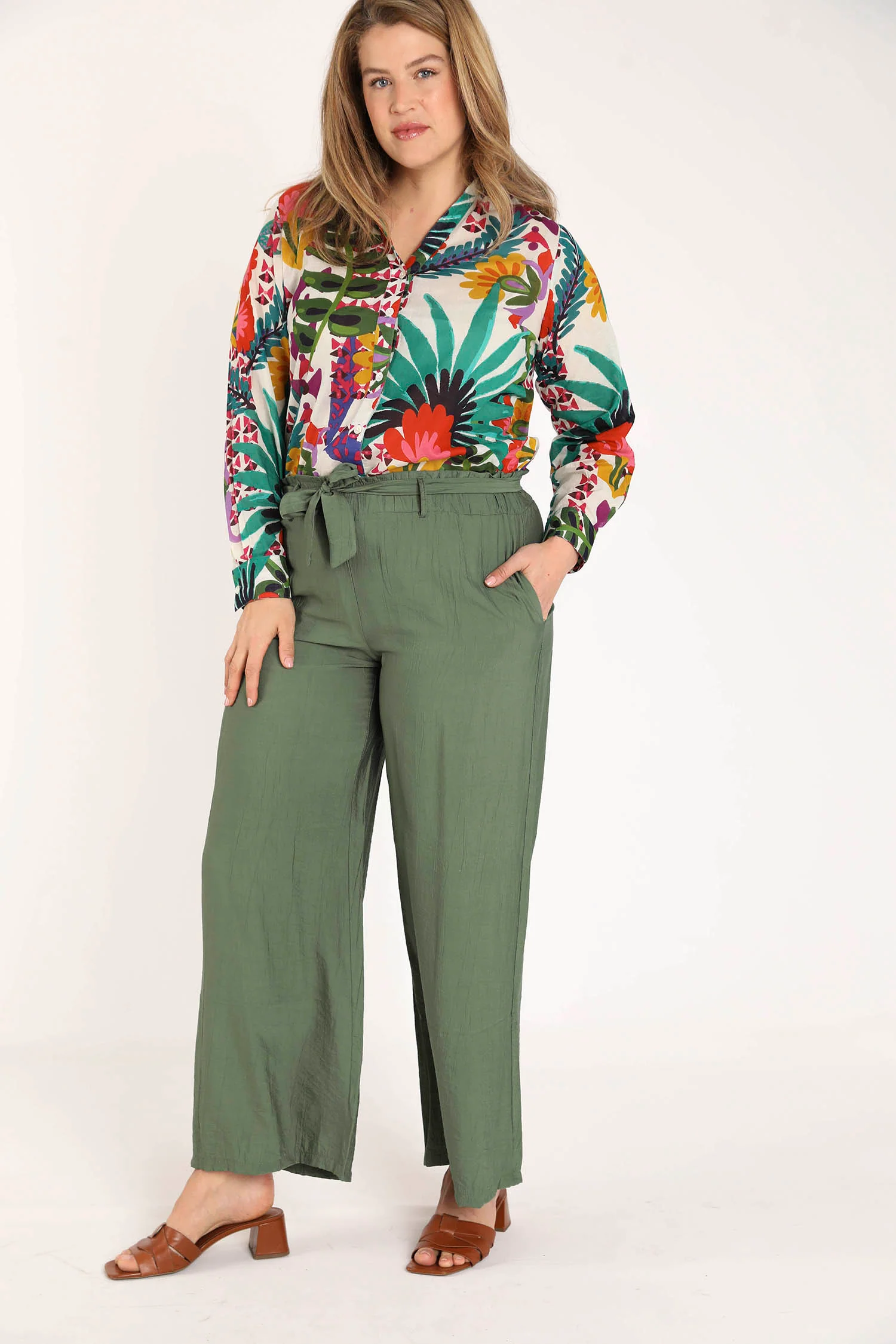 Pantalon large en viscose uni effet plissé - Image 6