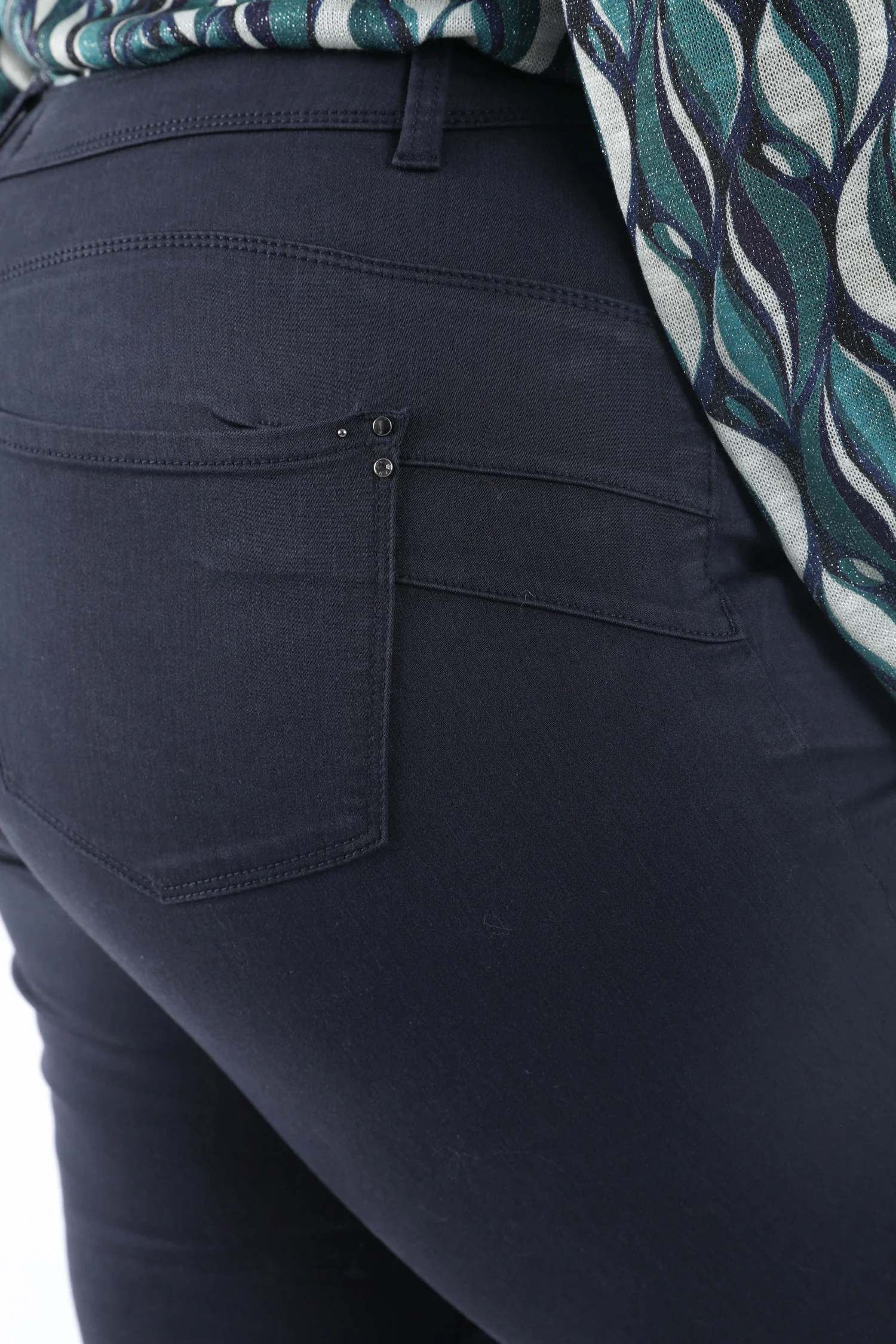 Pantalon slim 7/8 uni Louise - Image 5