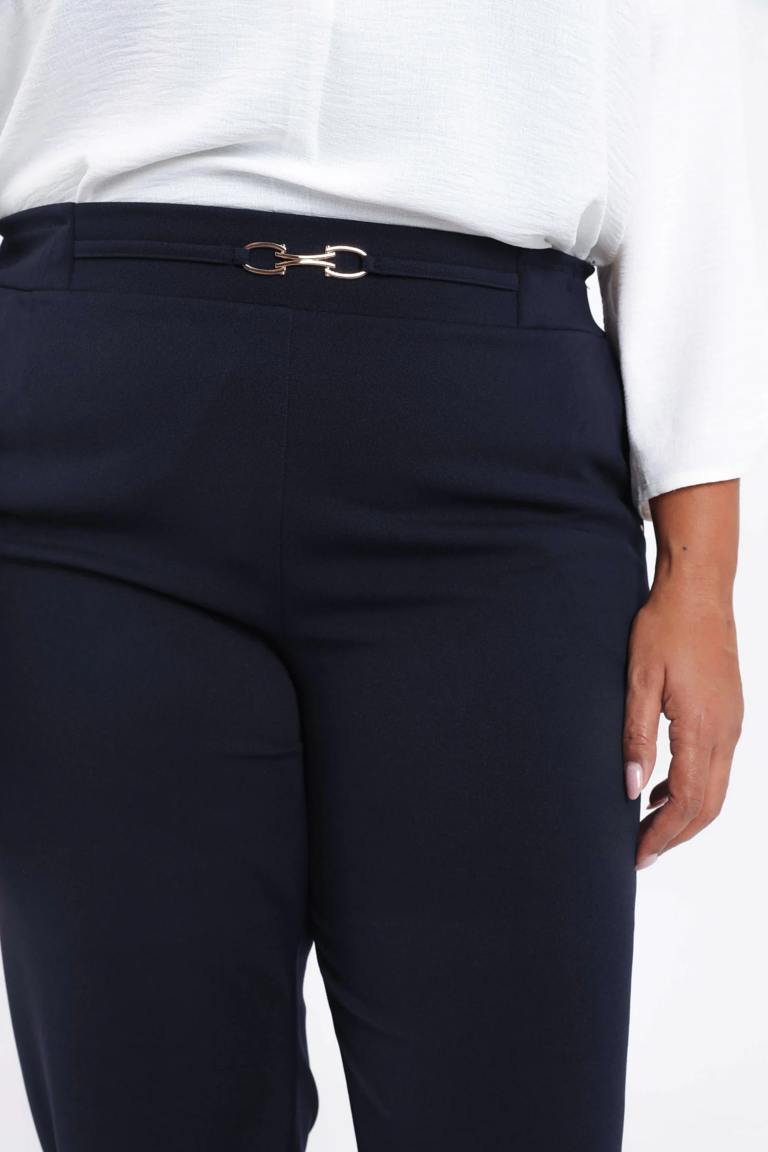Pantalon uni détail bijoux - Image 3